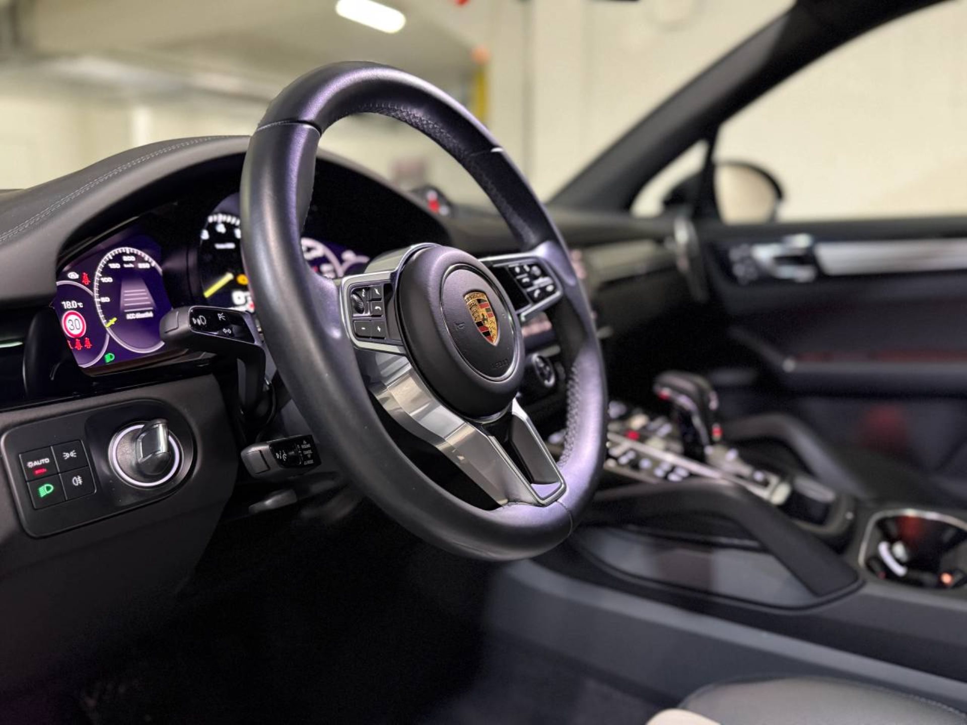 PORSCHE Cayenne E-Hybrid Platinum Edition (MY23)-image-3