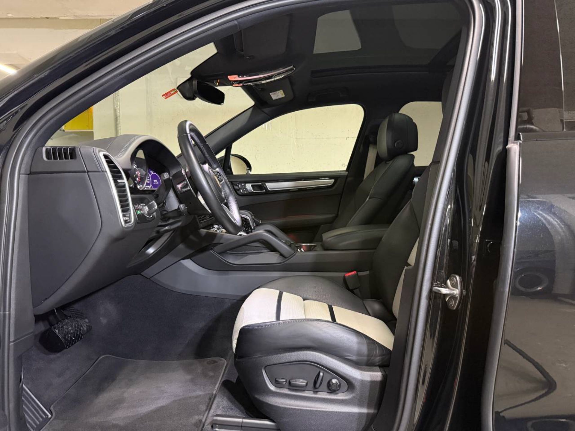 PORSCHE Cayenne E-Hybrid Platinum Edition (MY23)-image-12
