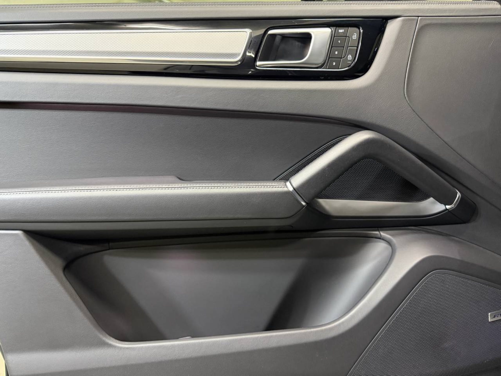 PORSCHE Cayenne E-Hybrid Platinum Edition (MY23)-image-20