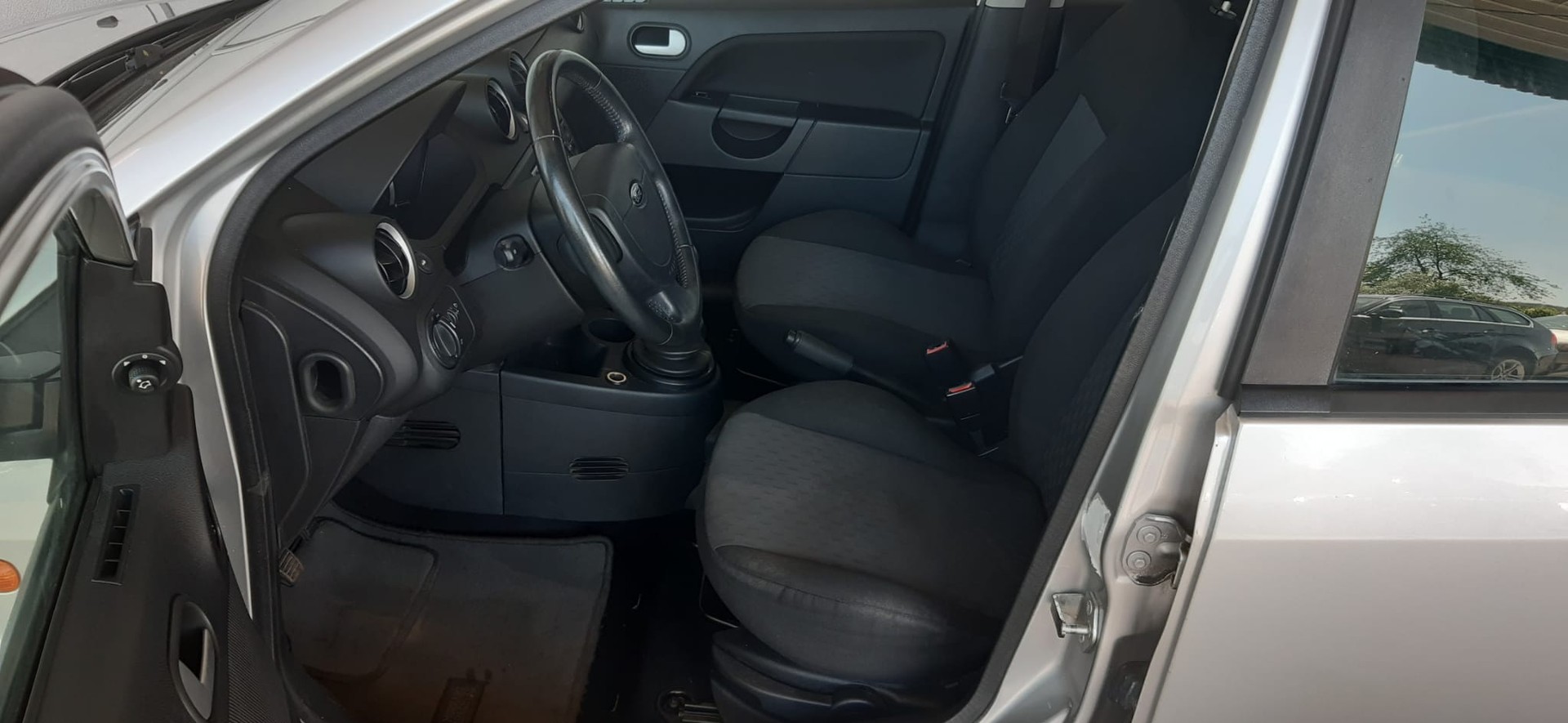 FORD Fiesta 1.4 16V Ambiente-image-13