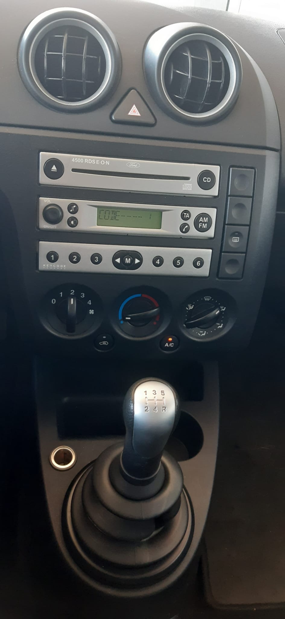 FORD Fiesta 1.4 16V Ambiente-image-10