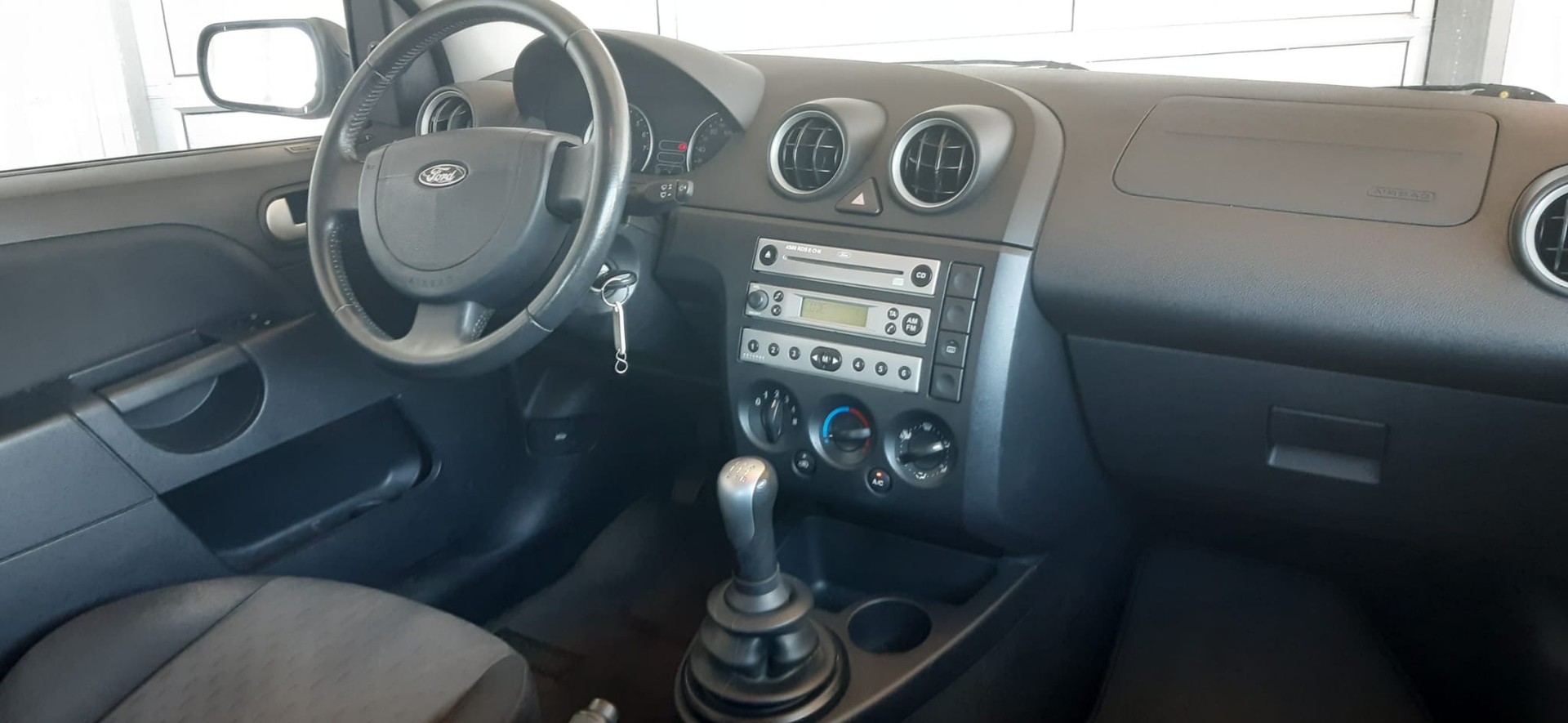 FORD Fiesta 1.4 16V Ambiente-image-11