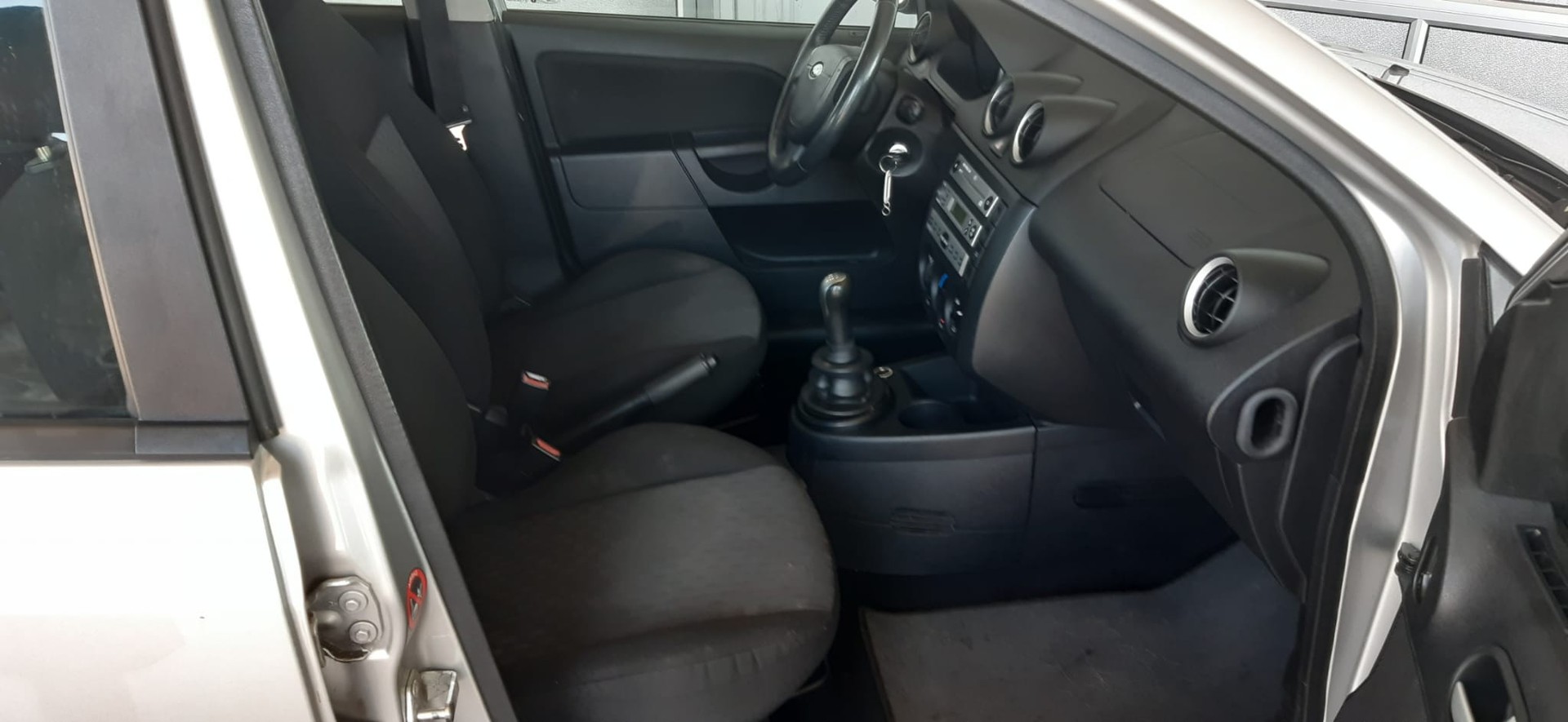 FORD Fiesta 1.4 16V Ambiente-image-12
