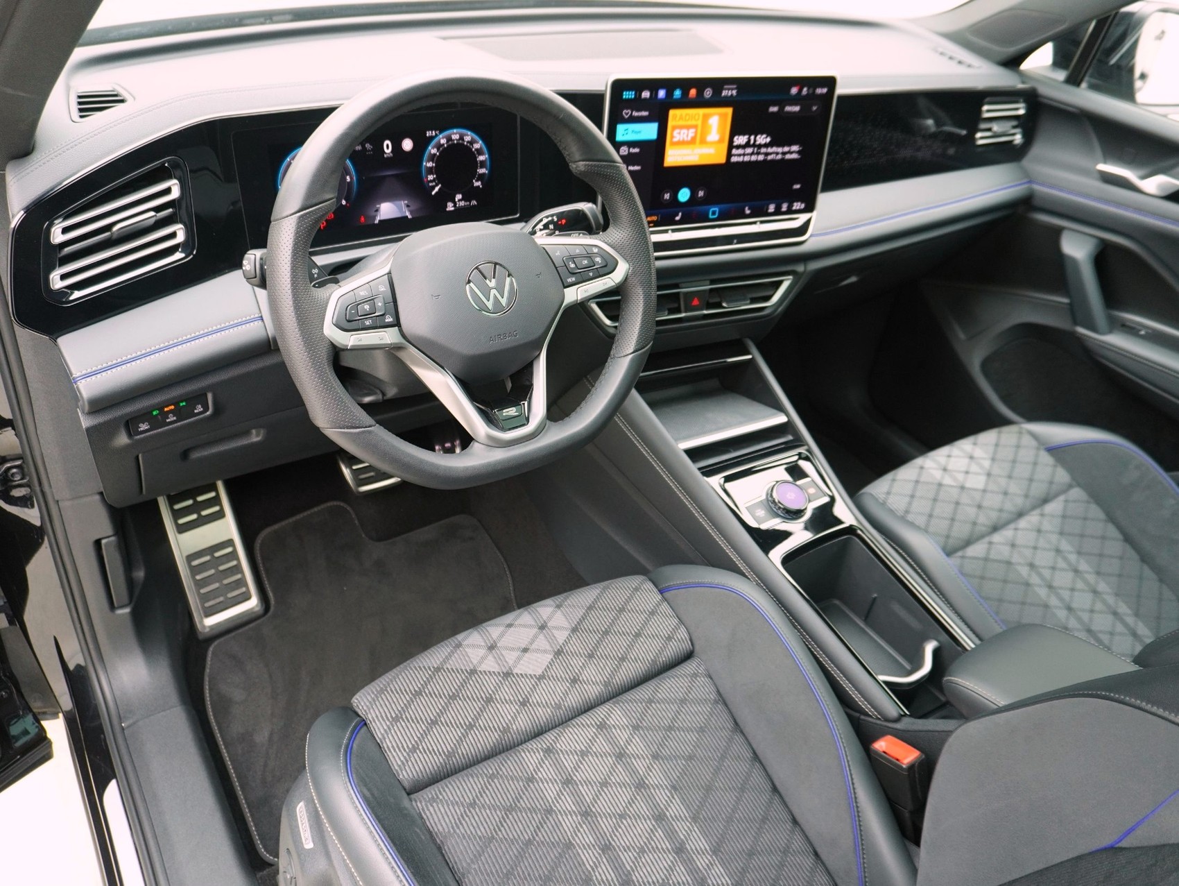 VW Tiguan 2.0 TDI DSG R-Line Black Style 4Motion (2025)-image-9