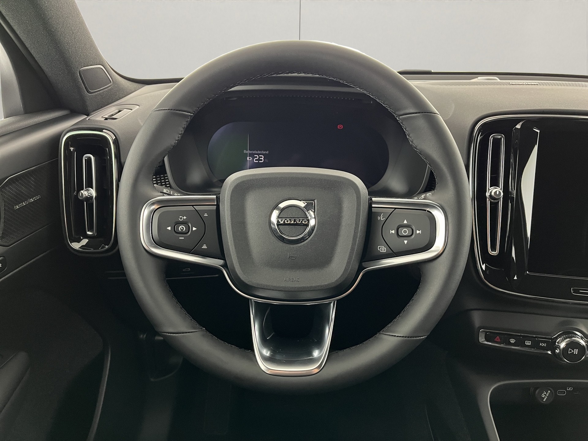 VOLVO EX40 Twin Ultra Xcentric AWD-image-10