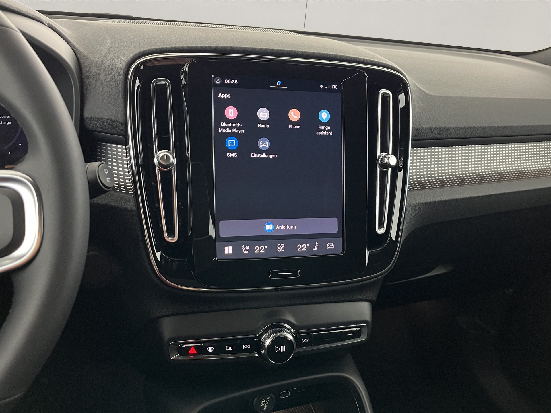 VOLVO EX40 Twin Ultra Xcentric AWD-image-12