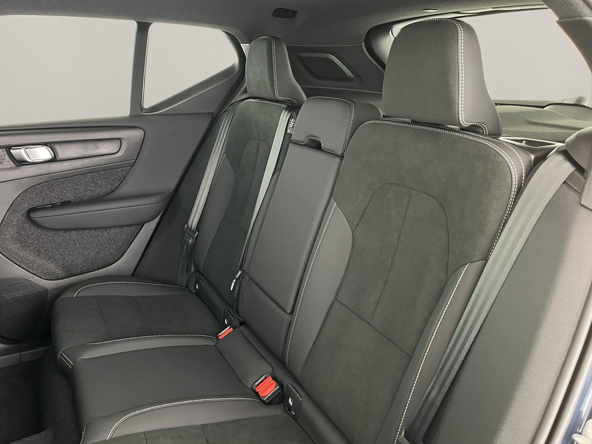 VOLVO EX40 Twin Ultra Xcentric AWD-image-16
