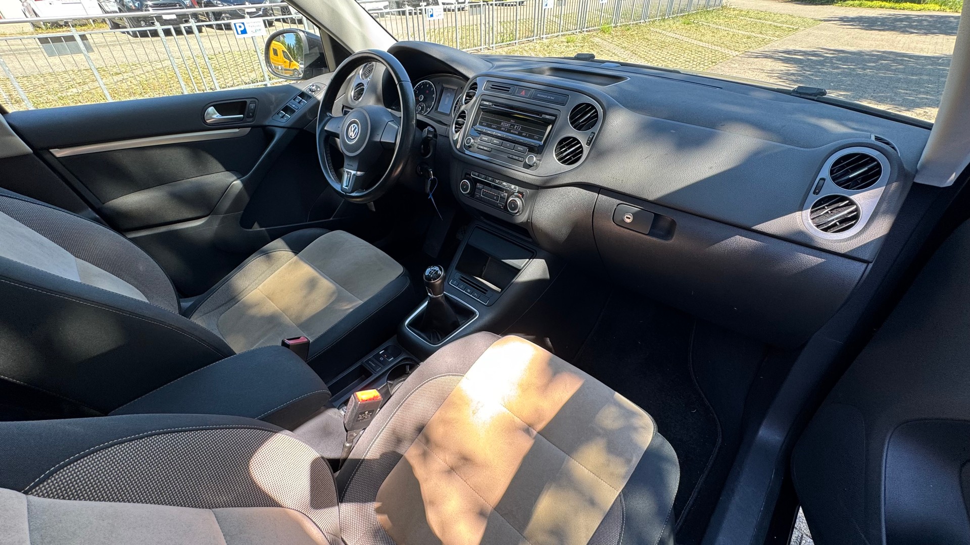 VW Tiguan 1.4 TSI Sport&Style-image-8