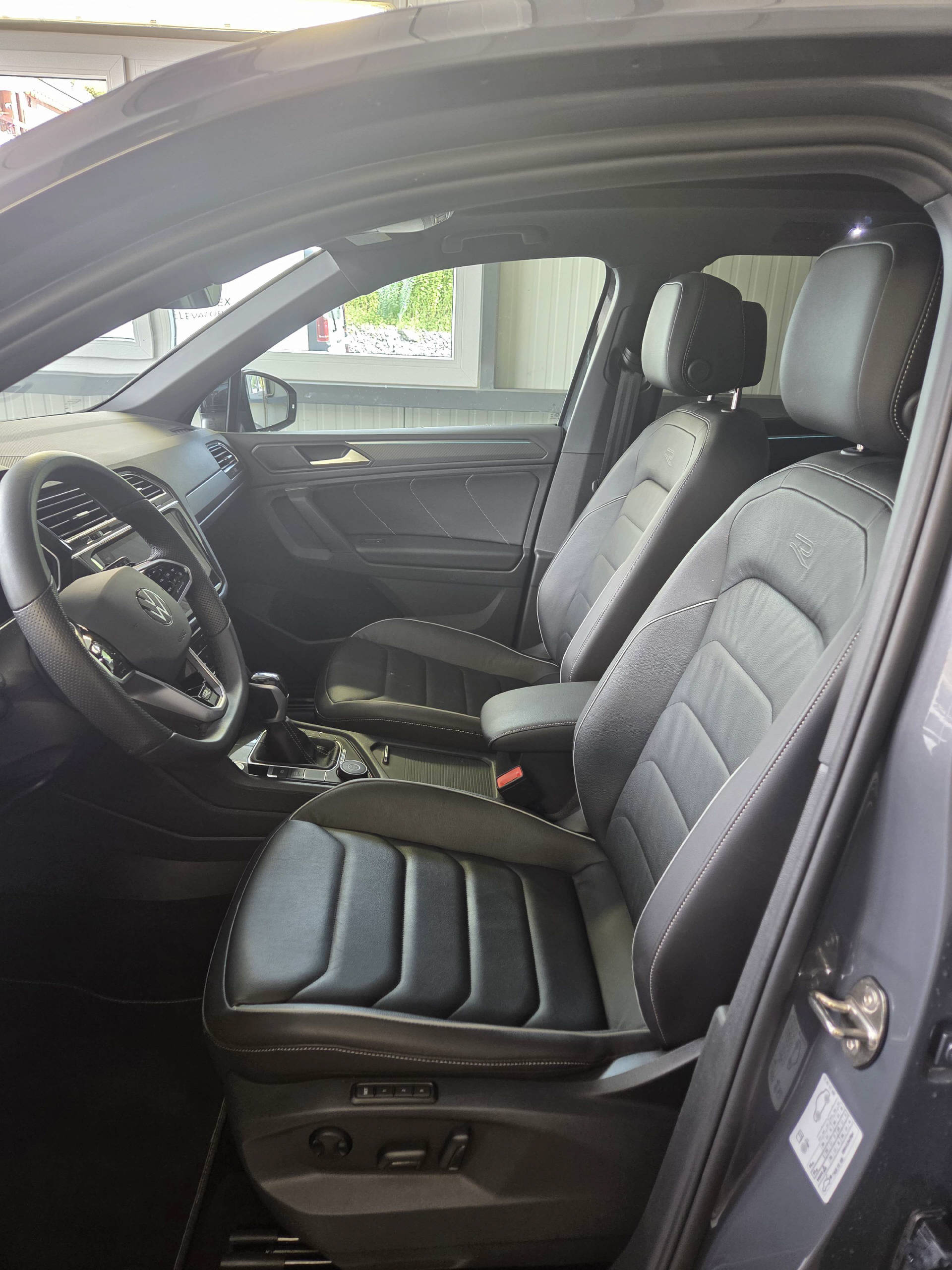VW Tiguan 2.0 TSI R-Line DSG-image-4