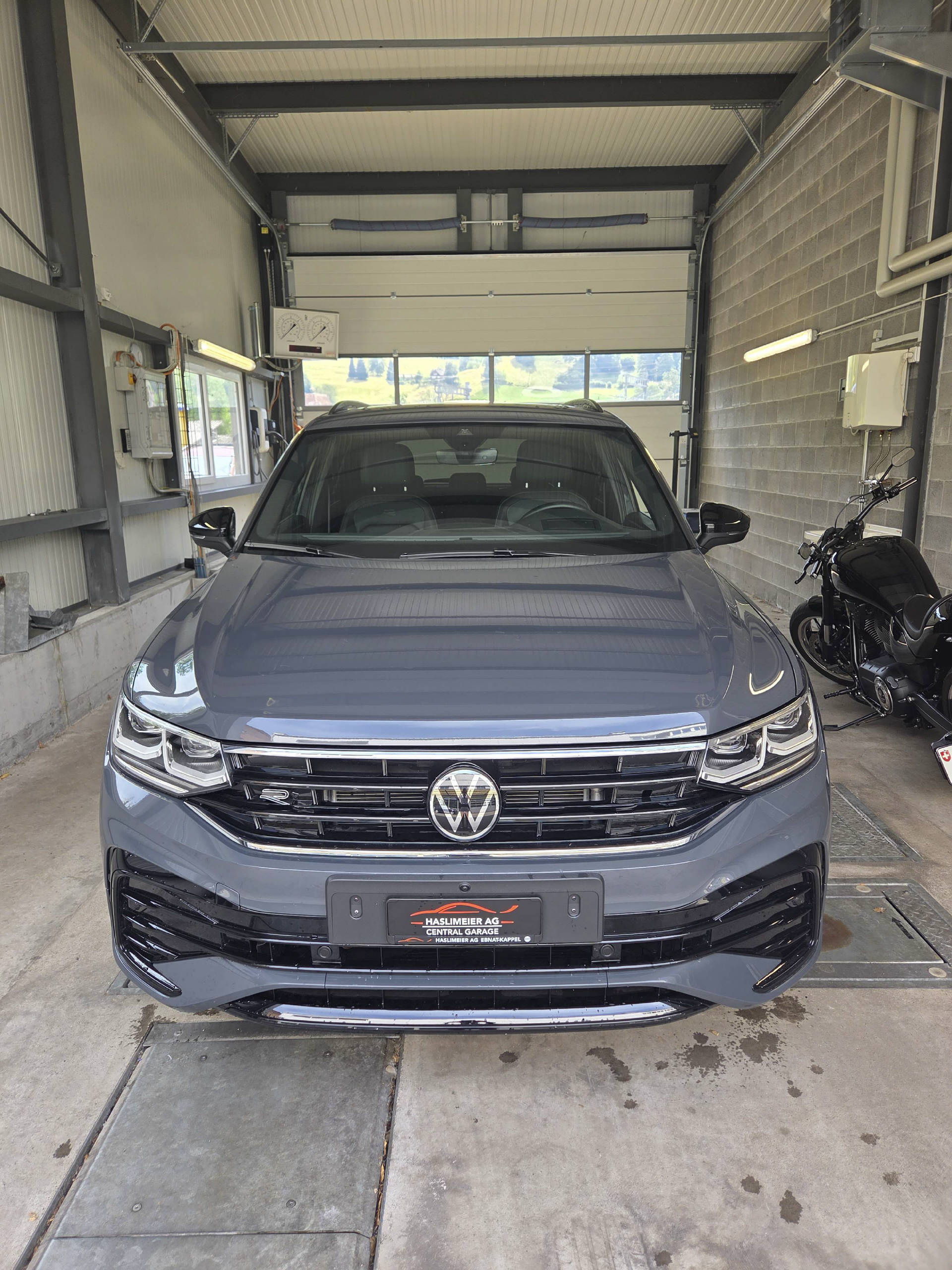 VW Tiguan 2.0 TSI R-Line DSG-image-1