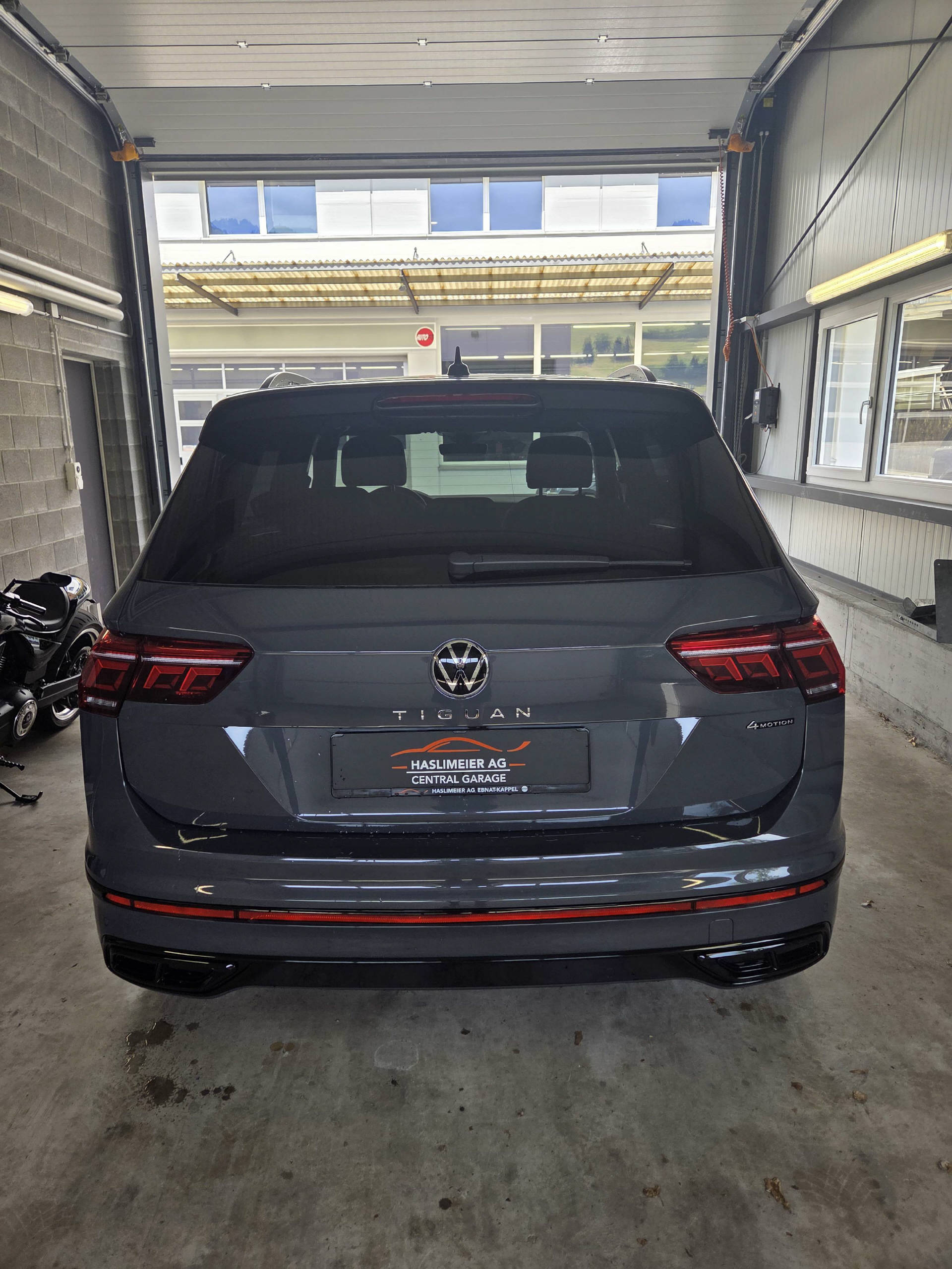 VW Tiguan 2.0 TSI R-Line DSG-image-3