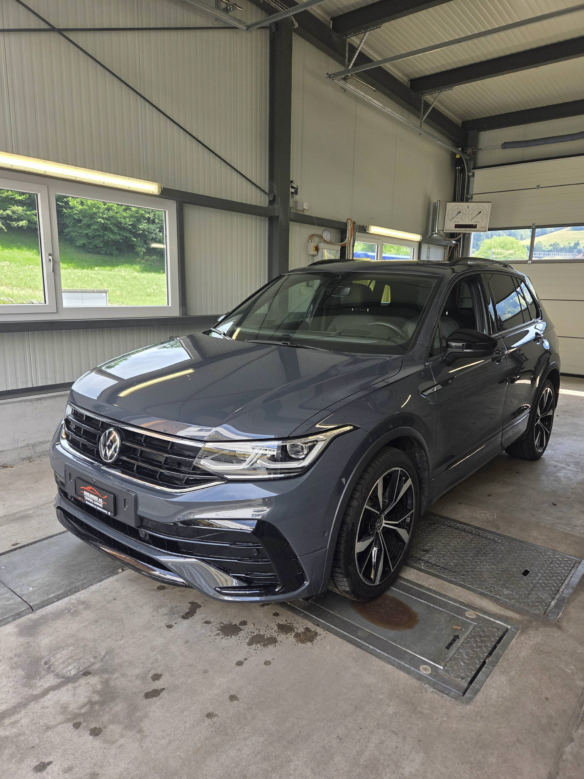 VW Tiguan 2.0 TSI R-Line DSG-image-0