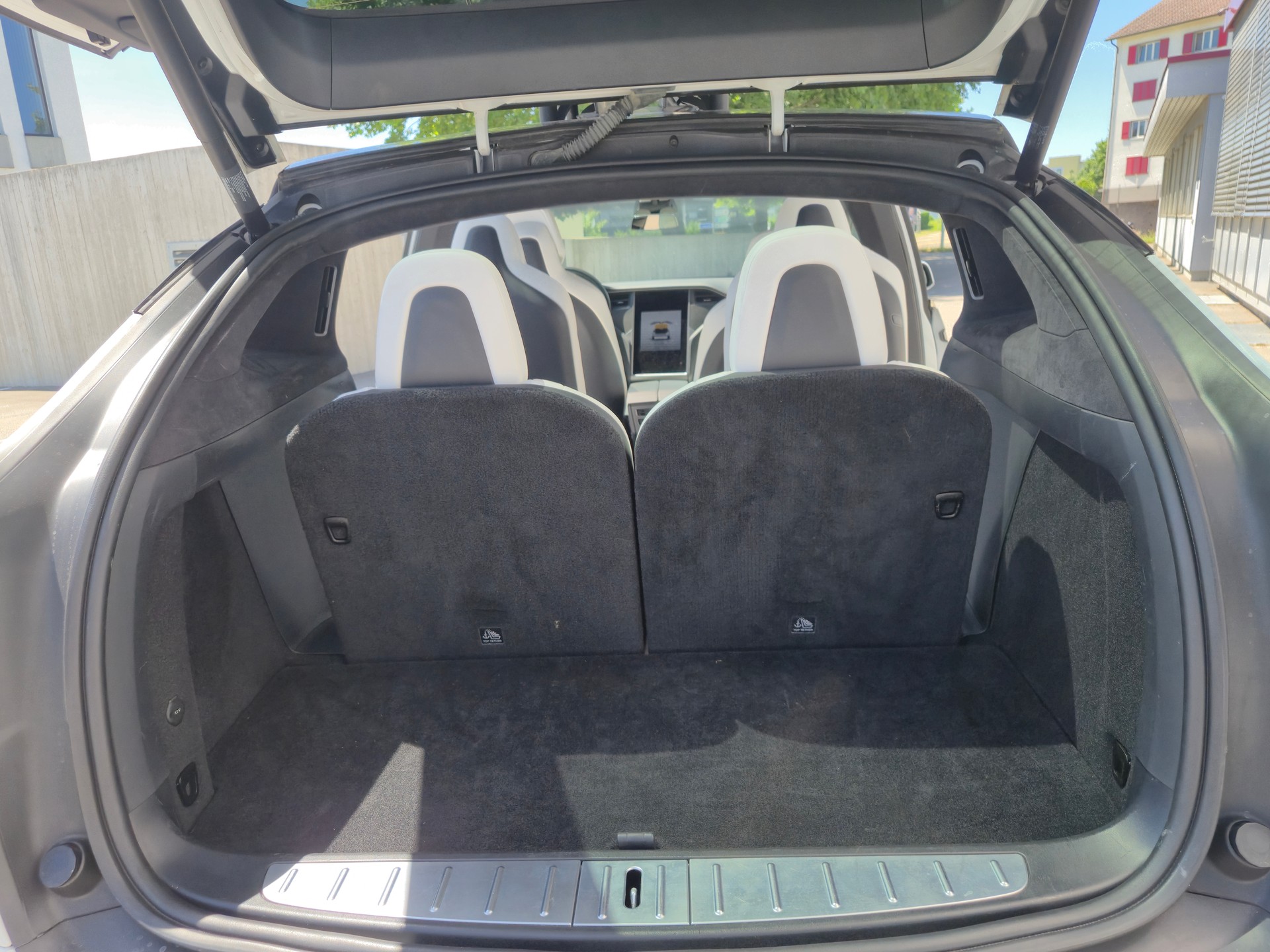 TESLA Model X 100 D Performance --image-12