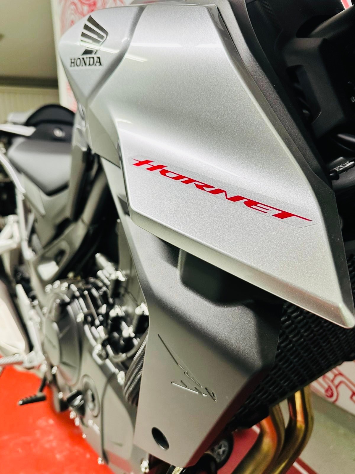 HONDA CB 750 Hornet-showroom-element-3