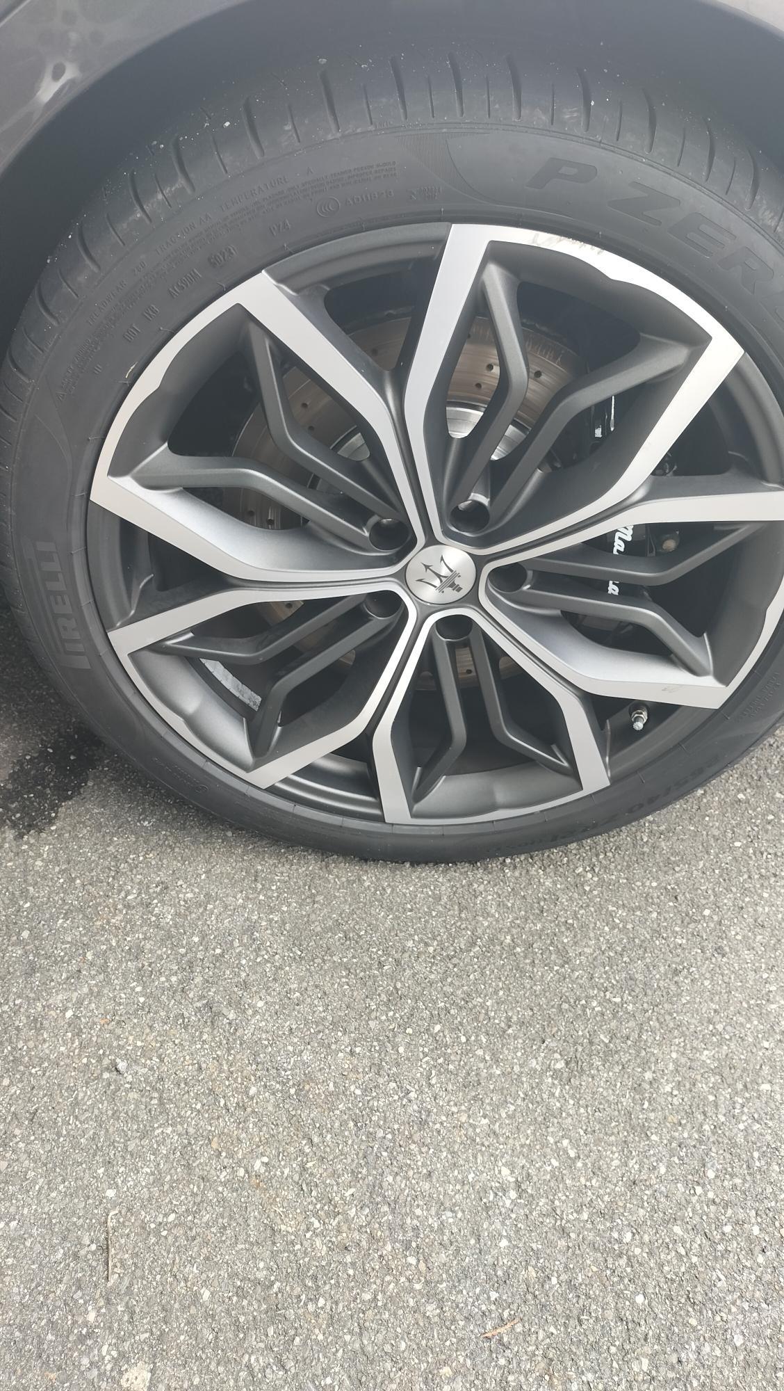 MASERATI Levante 3.0 V6 GranSport-image-4