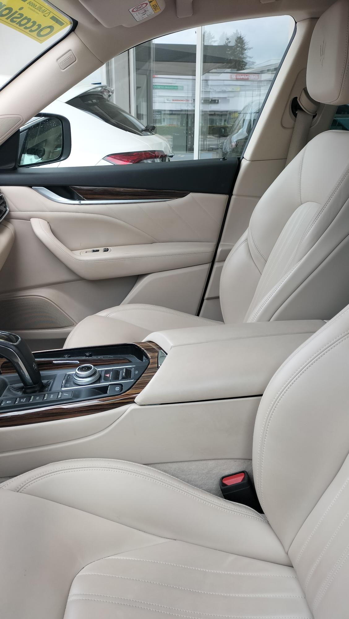 MASERATI Levante 3.0 V6 GranSport-image-3