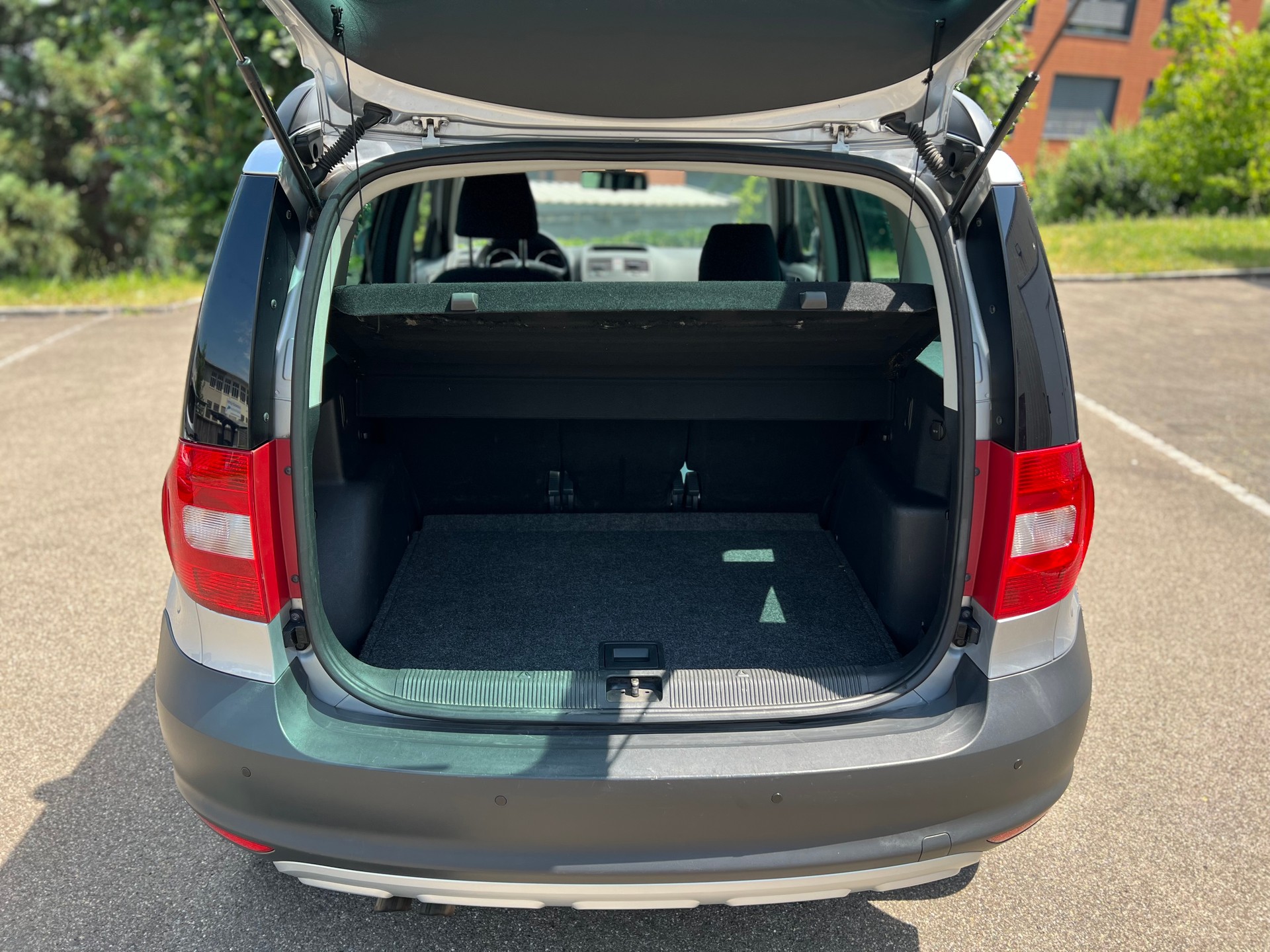 SKODA Yeti 2.0 TDI Ambition 4x4 DSG-image-10