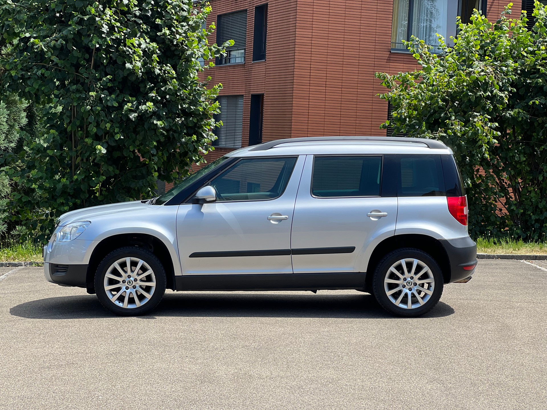 SKODA Yeti 2.0 TDI Ambition 4x4 DSG-image-4