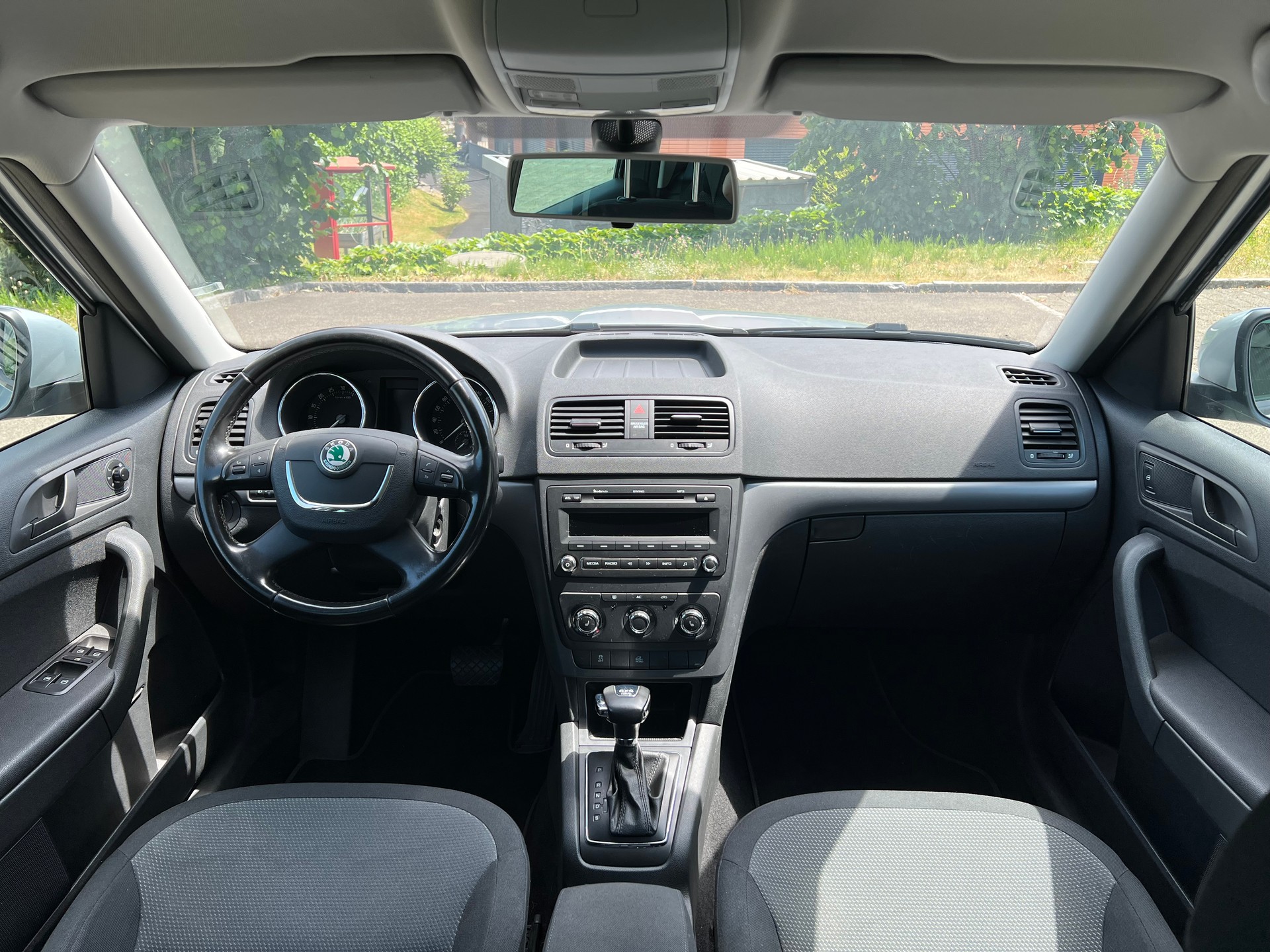 SKODA Yeti 2.0 TDI Ambition 4x4 DSG-image-11