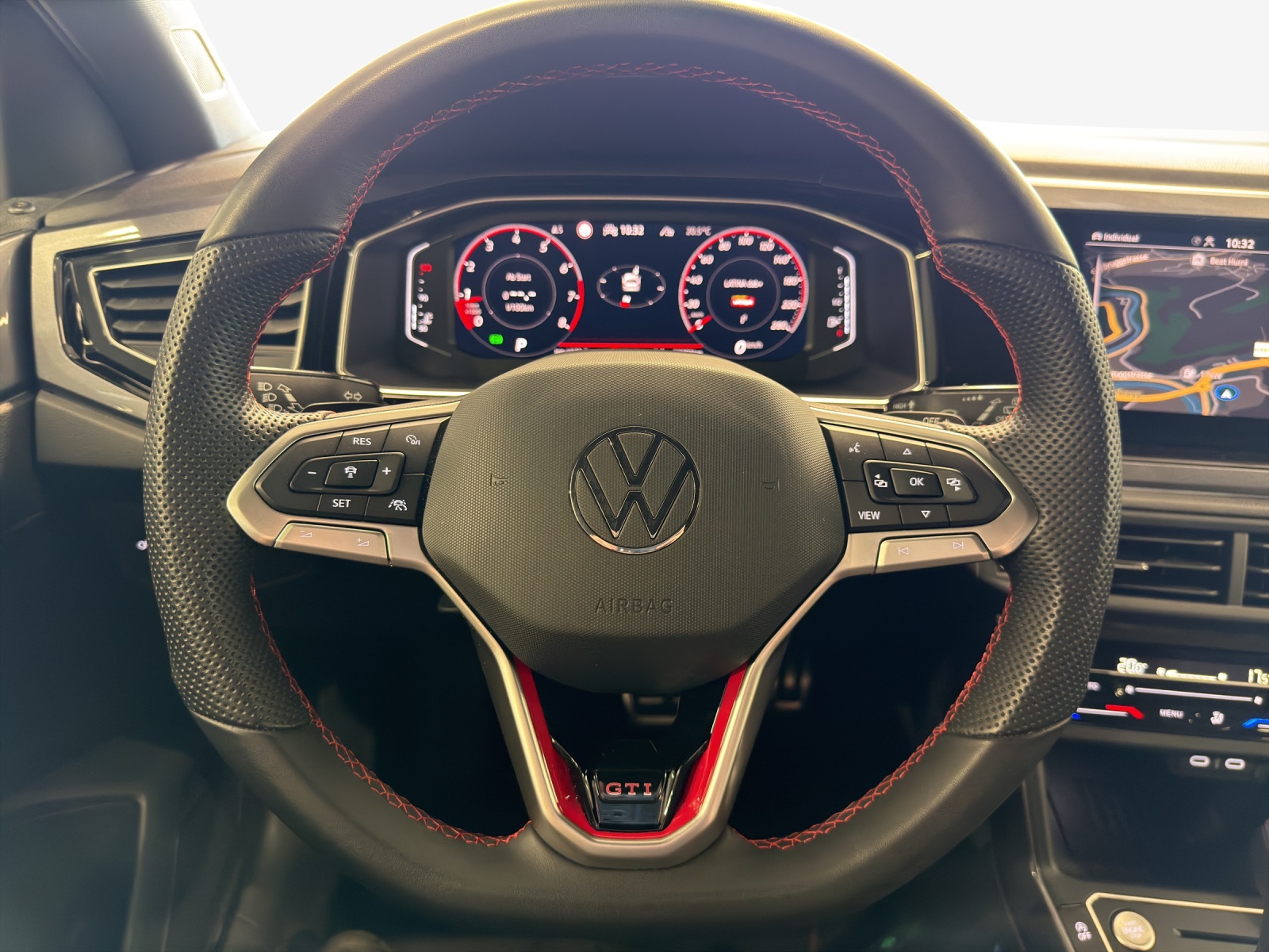 VW Polo 2.0 TSI GTI DSG-image-9