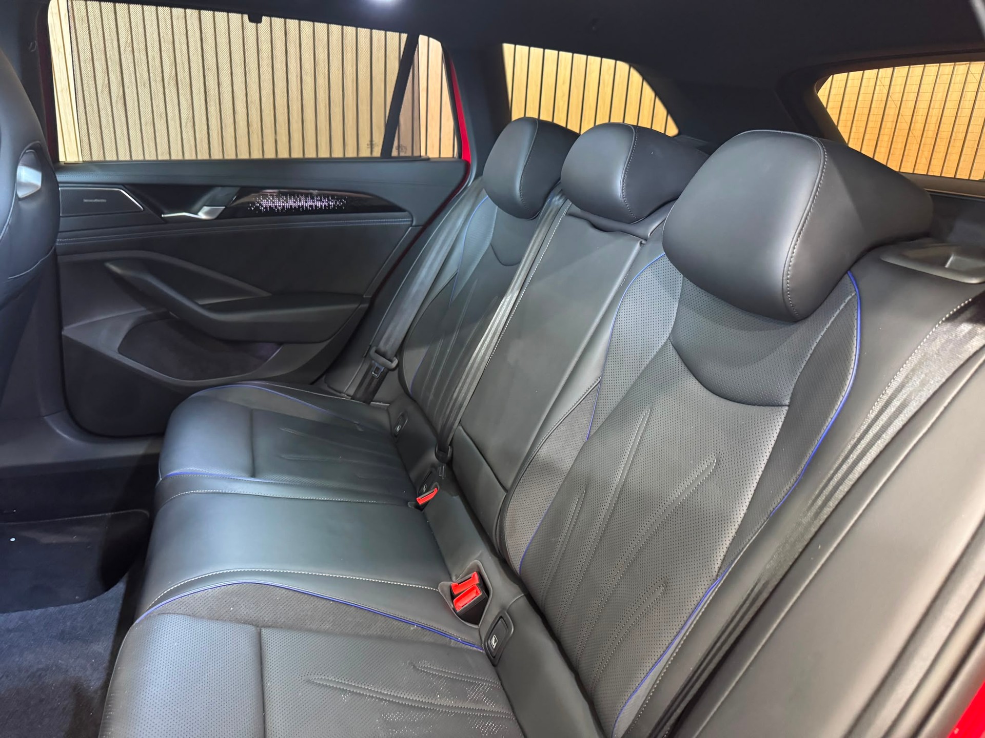 VW Passat Variant 1.5 eTSI evo2 Business DSG *Chilirot Metallic*-image-27