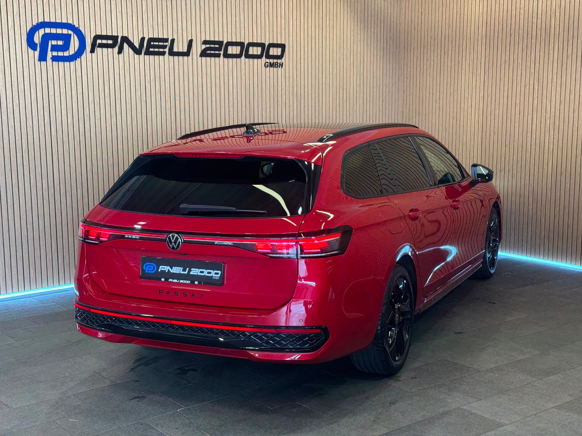 VW Passat Variant 1.5 eTSI evo2 Business DSG *Chilirot Metallic*-image-5