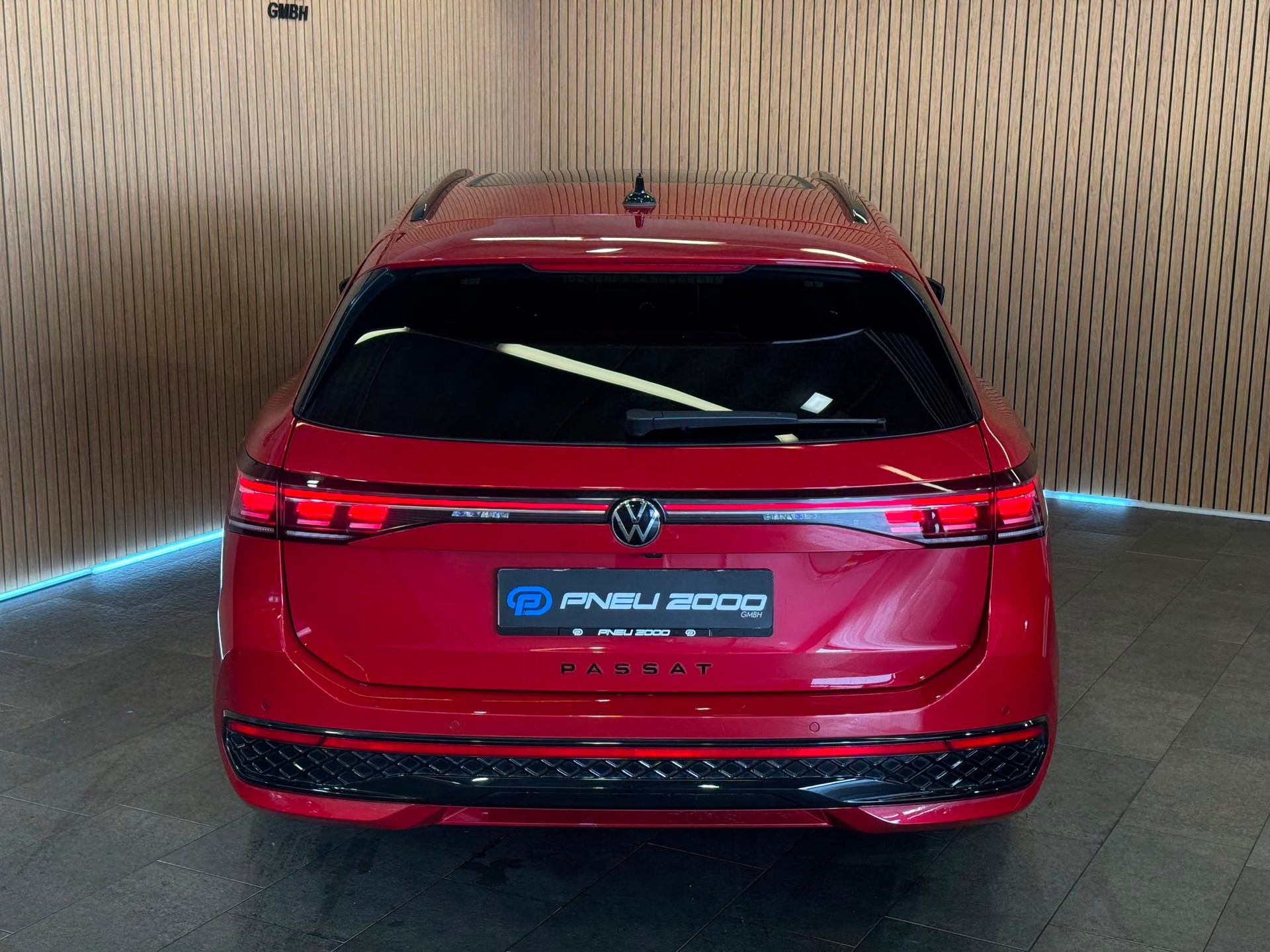 VW Passat Variant 1.5 eTSI evo2 Business DSG *Chilirot Metallic*-image-4