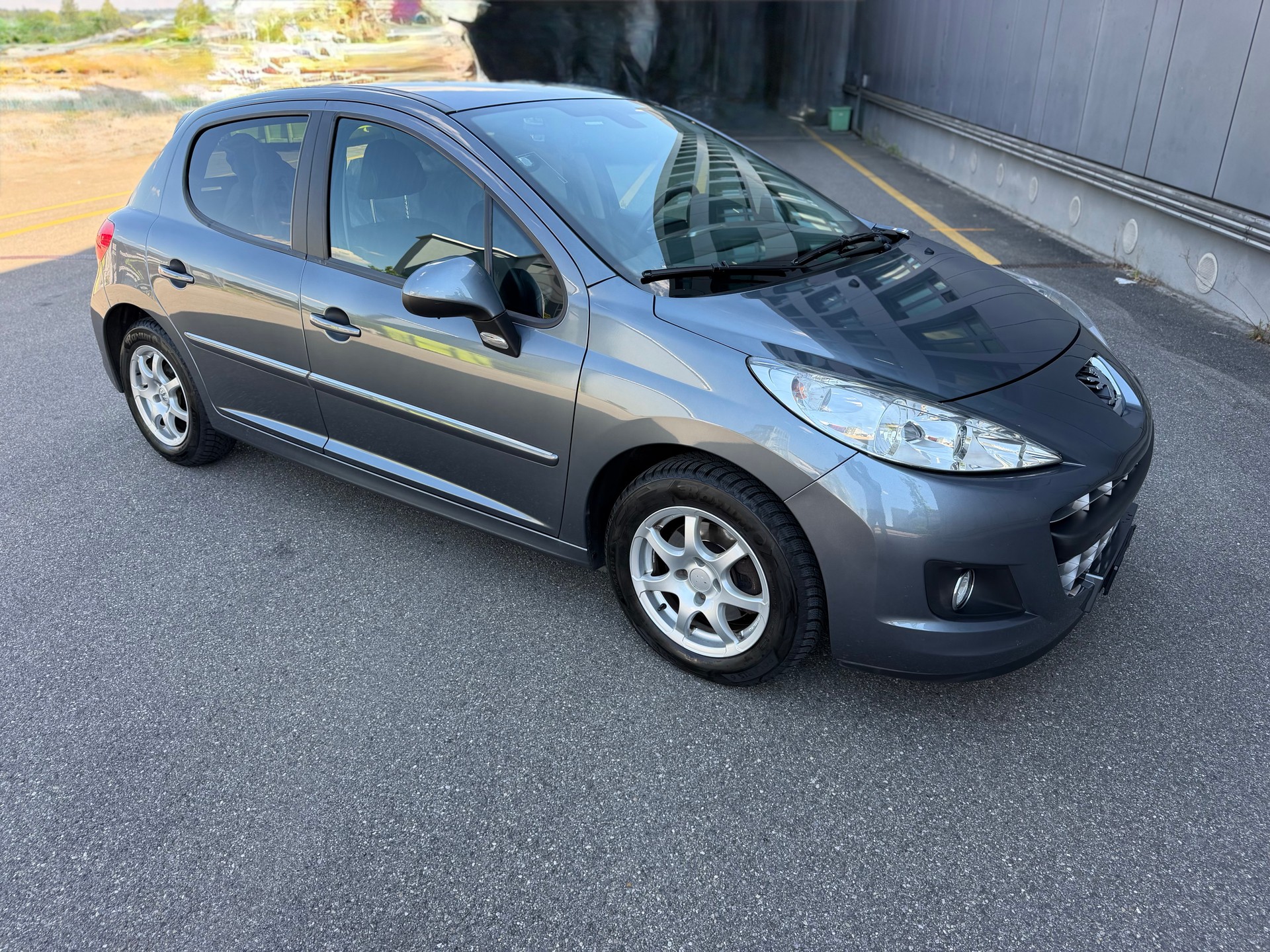 PEUGEOT 207 1.6 16V Swiss Edition-image-23