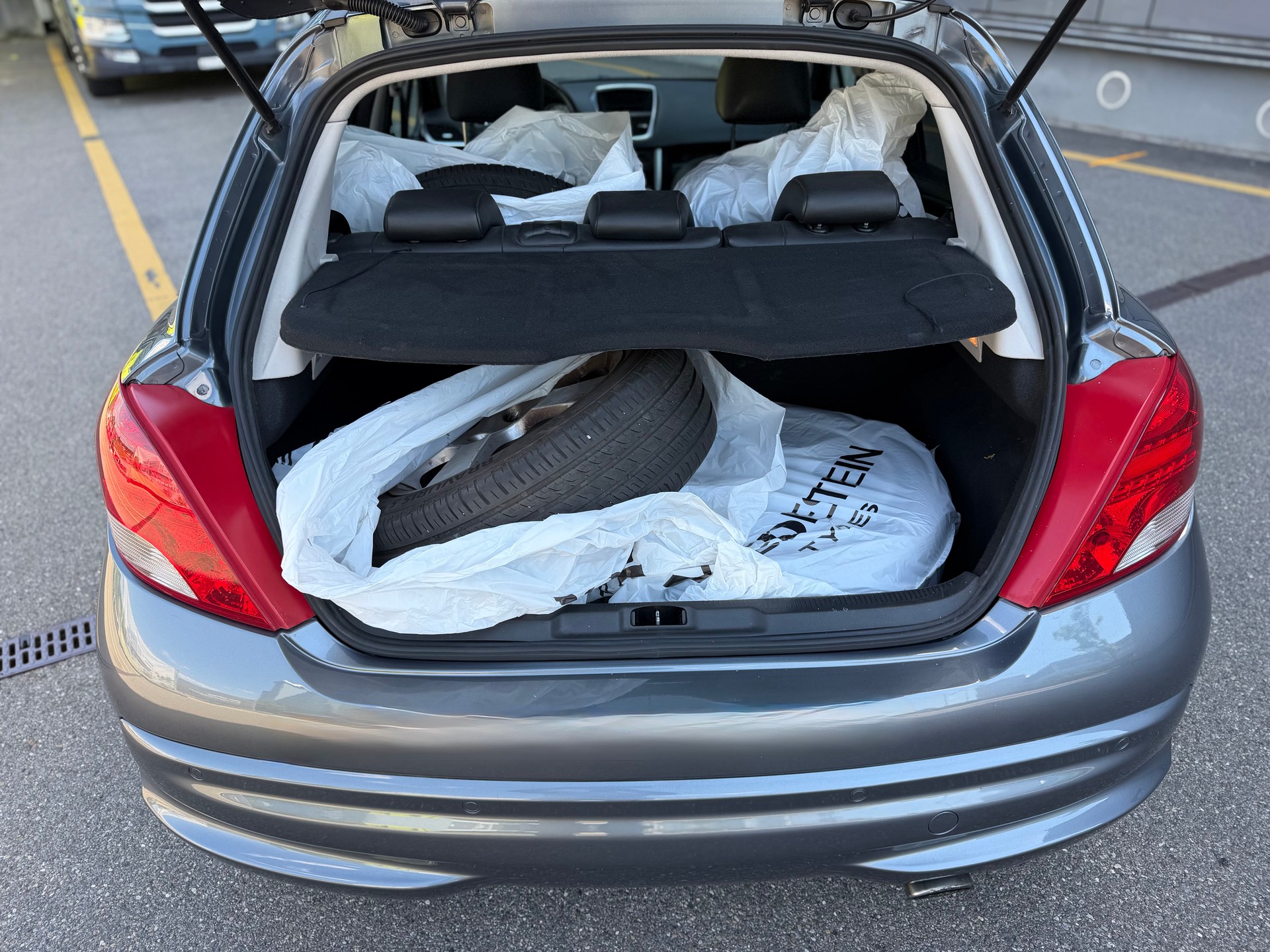PEUGEOT 207 1.6 16V Swiss Edition-image-9