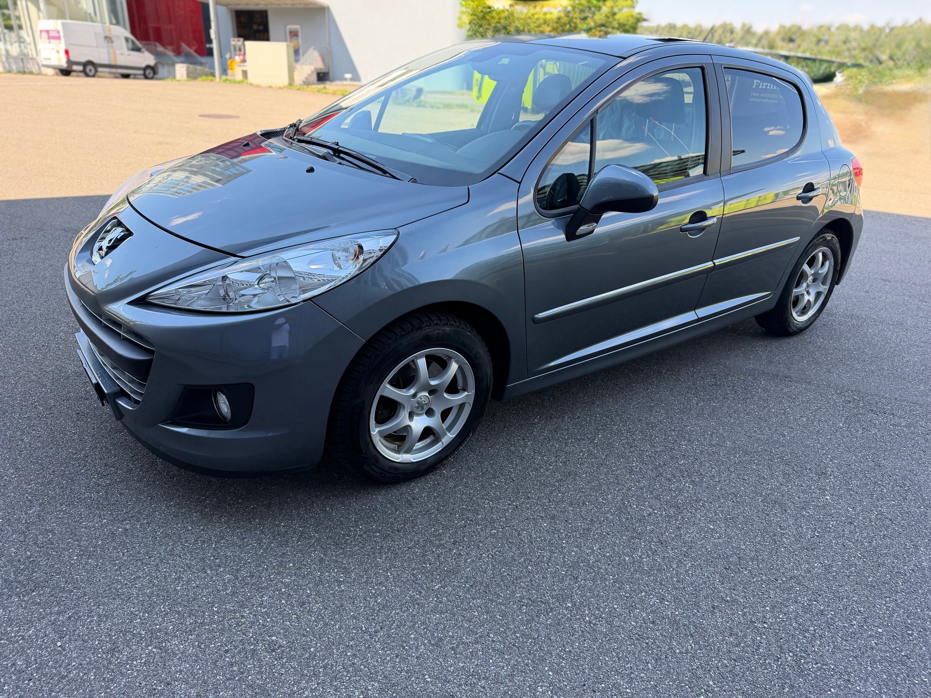PEUGEOT 207 1.6 16V Swiss Edition-image-26