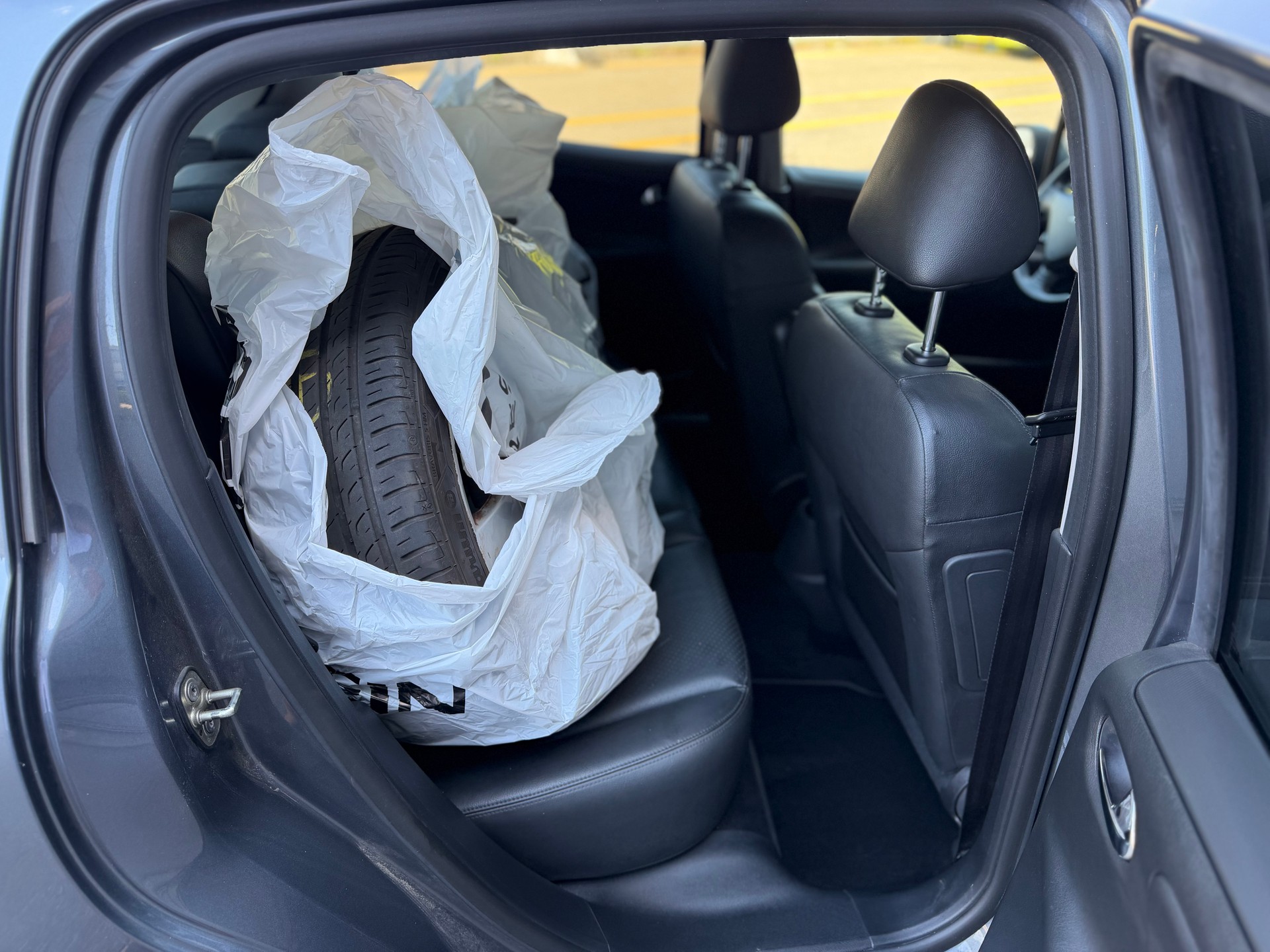 PEUGEOT 207 1.6 16V Swiss Edition-image-11