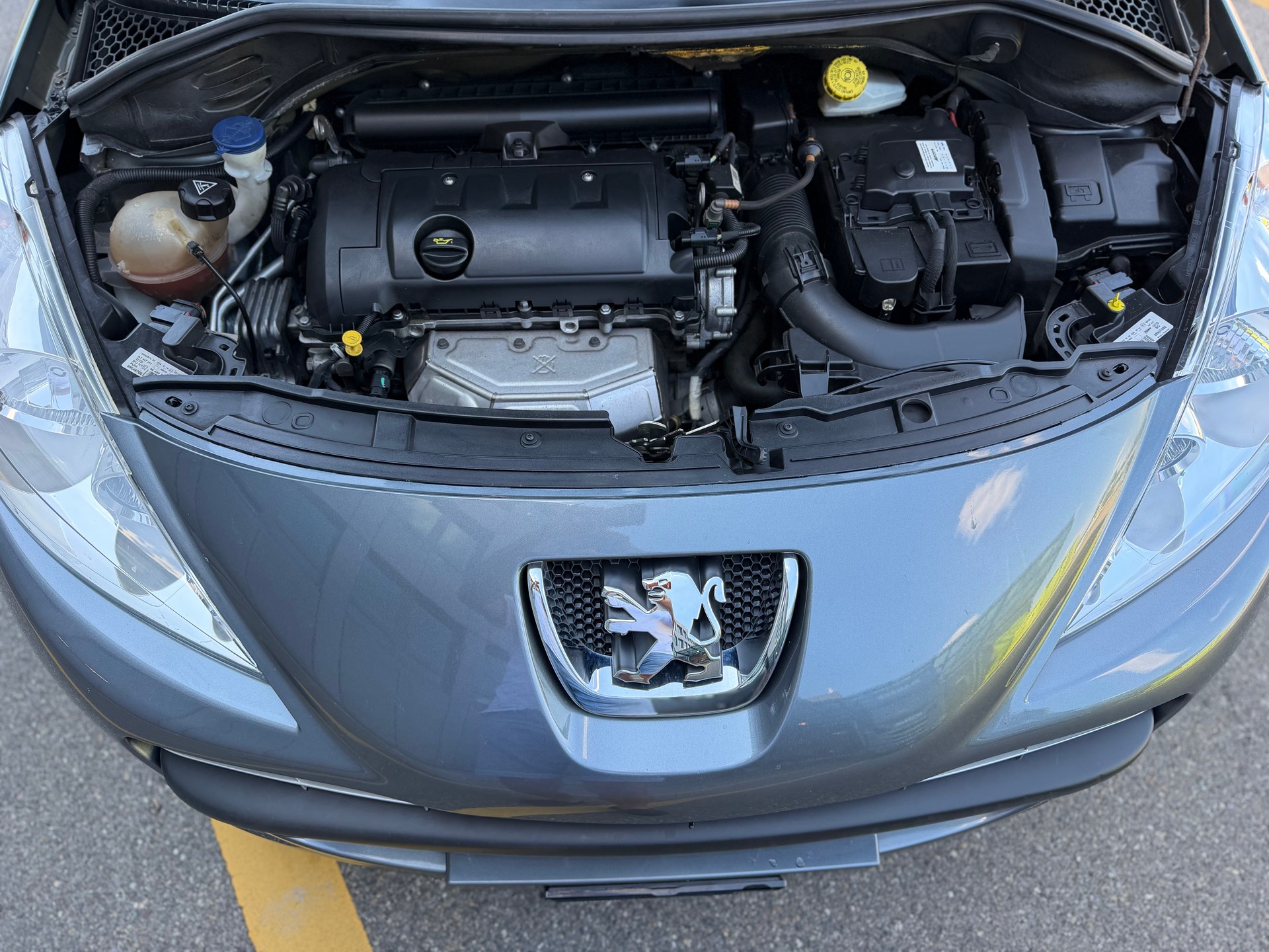 PEUGEOT 207 1.6 16V Swiss Edition-image-17