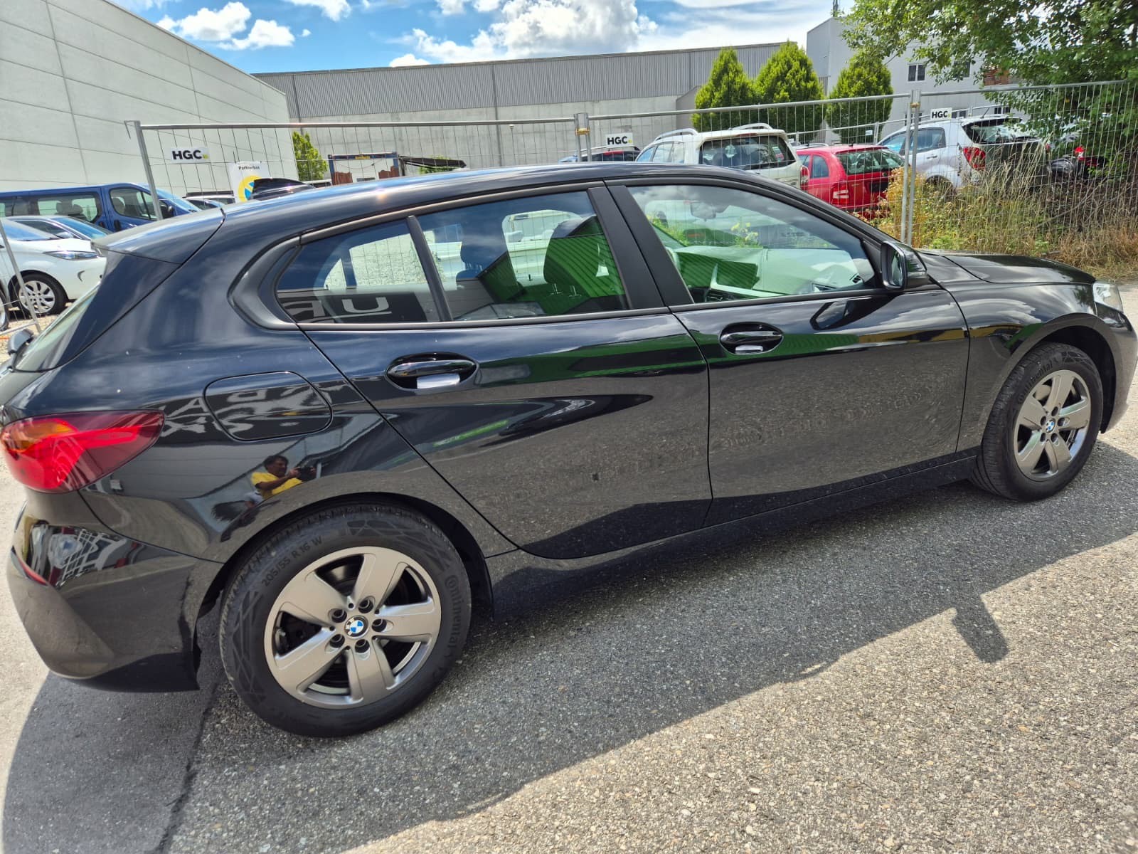 BMW 118i Essential Edition Steptronic-image-6