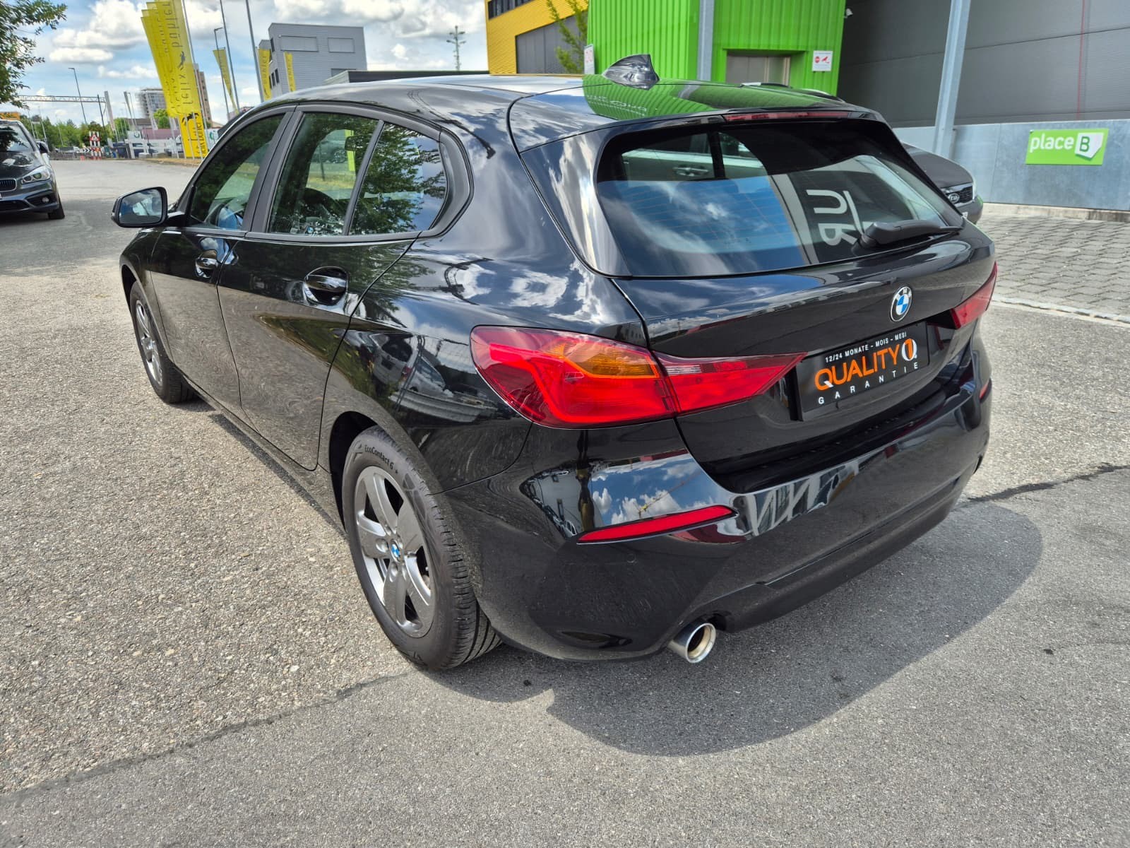 BMW 118i Essential Edition Steptronic-image-3