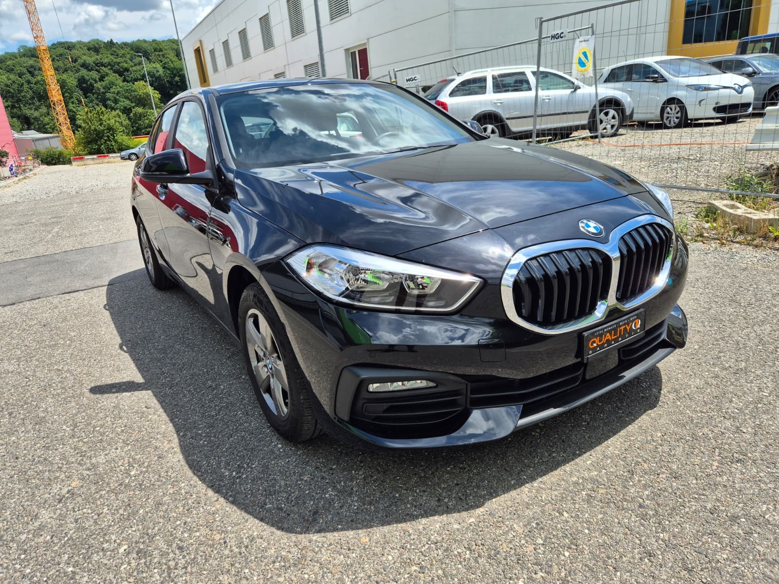 BMW 118i Essential Edition Steptronic-image-1