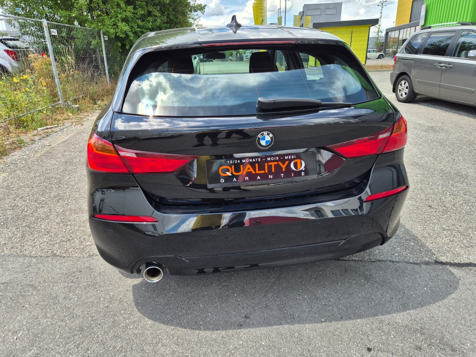 BMW 118i Essential Edition Steptronic-image-2
