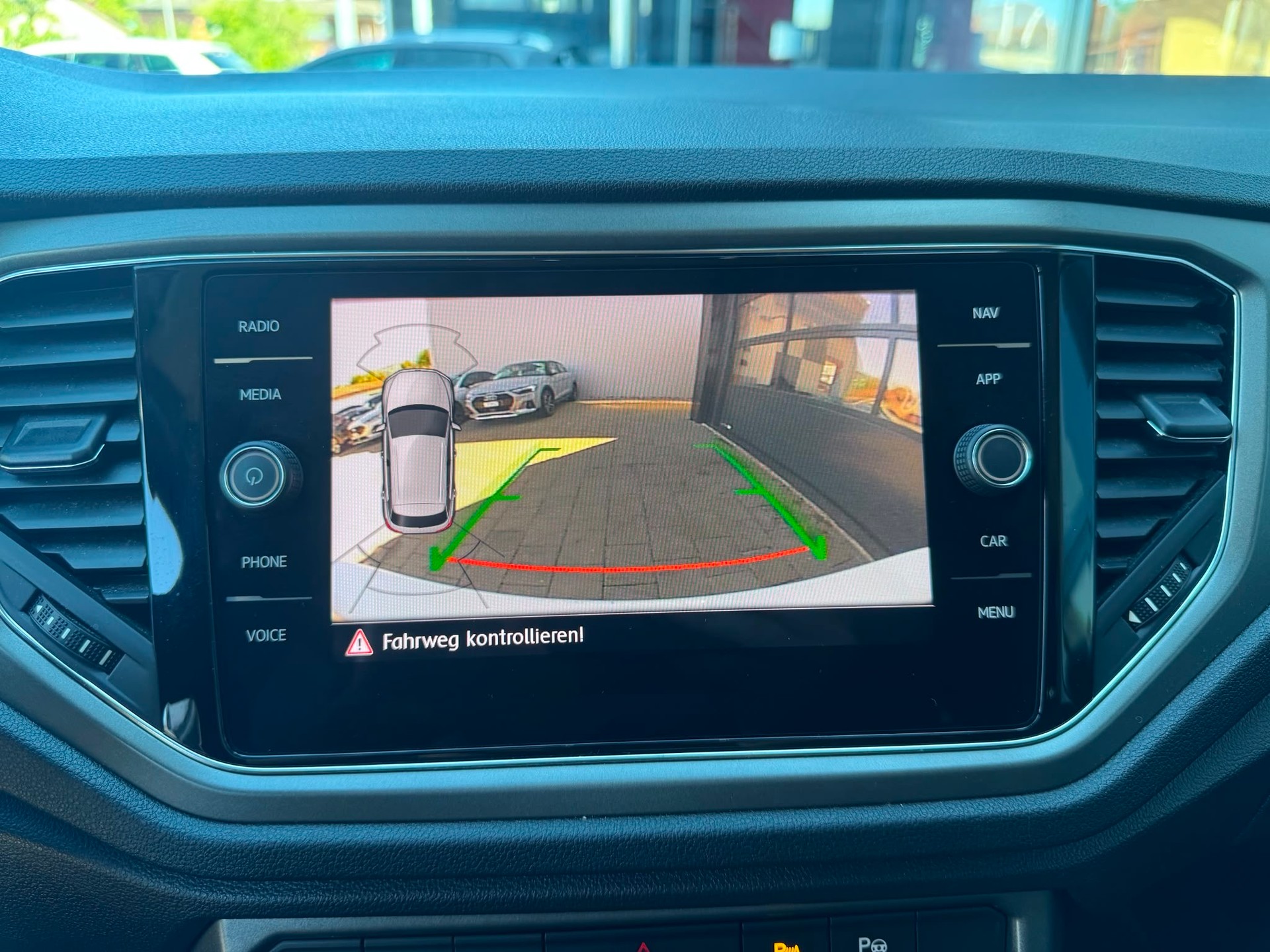 VW T-Roc 1.0 TSI Value-image-12