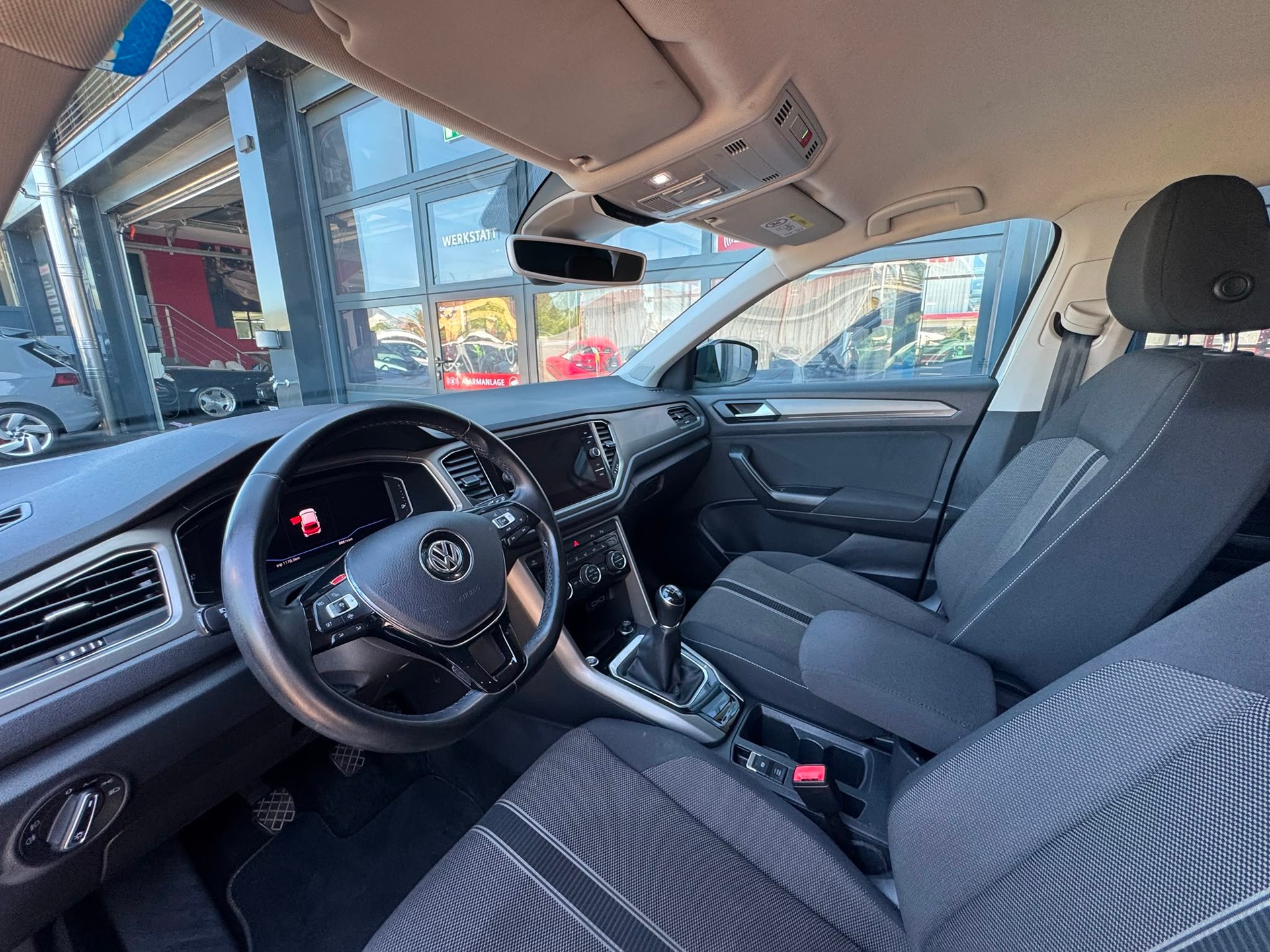 VW T-Roc 1.0 TSI Value-image-8