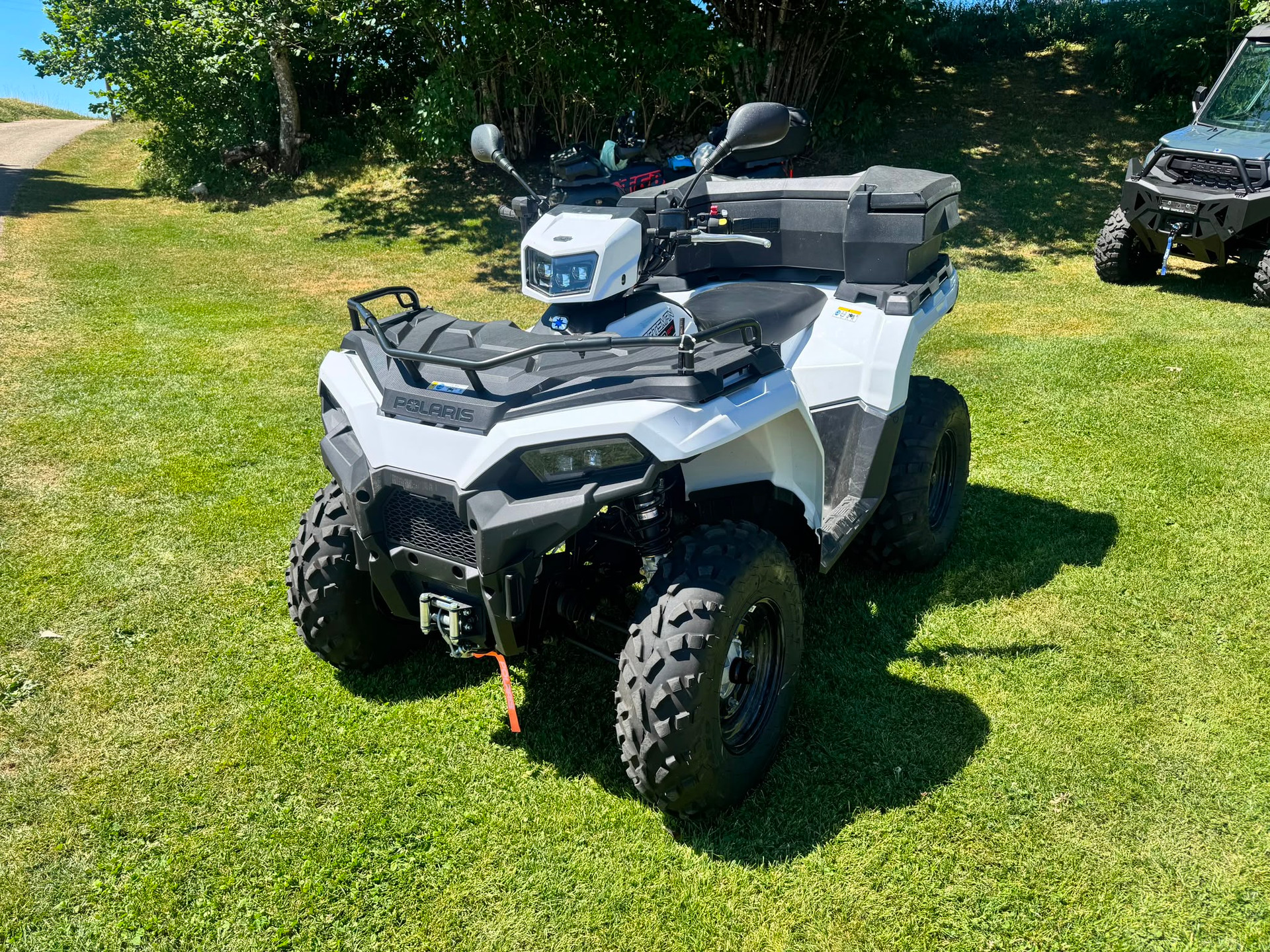 POLARIS Sportsman 570 4x4-image-1