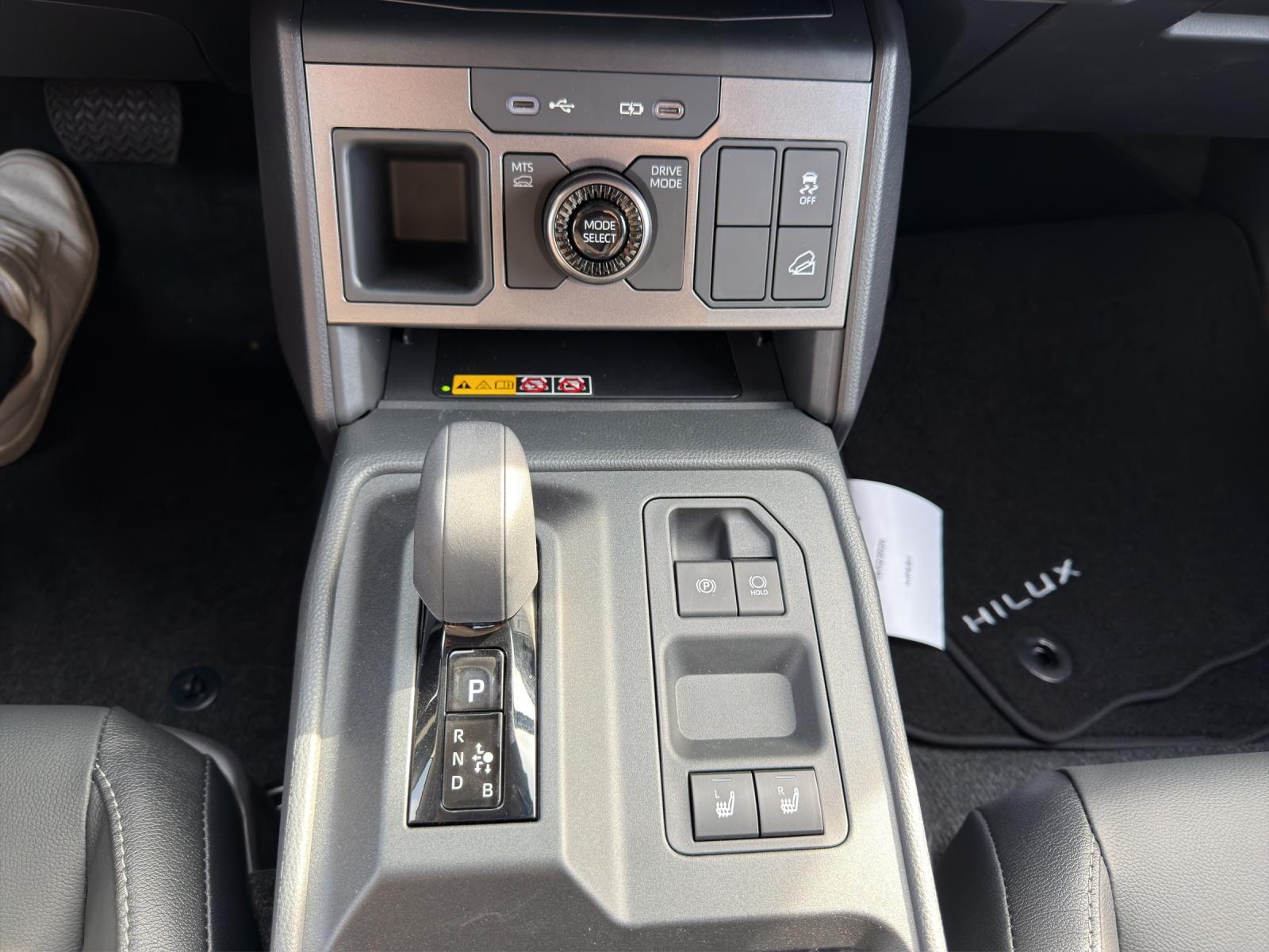 TOYOTA Hilux Double Cab.-Pick-up 59KWh Style-image-8