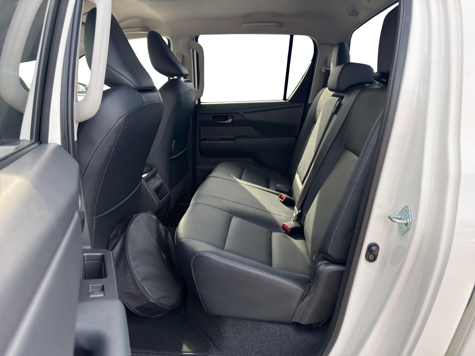 TOYOTA Hilux Double Cab.-Pick-up 59KWh Style-image-9