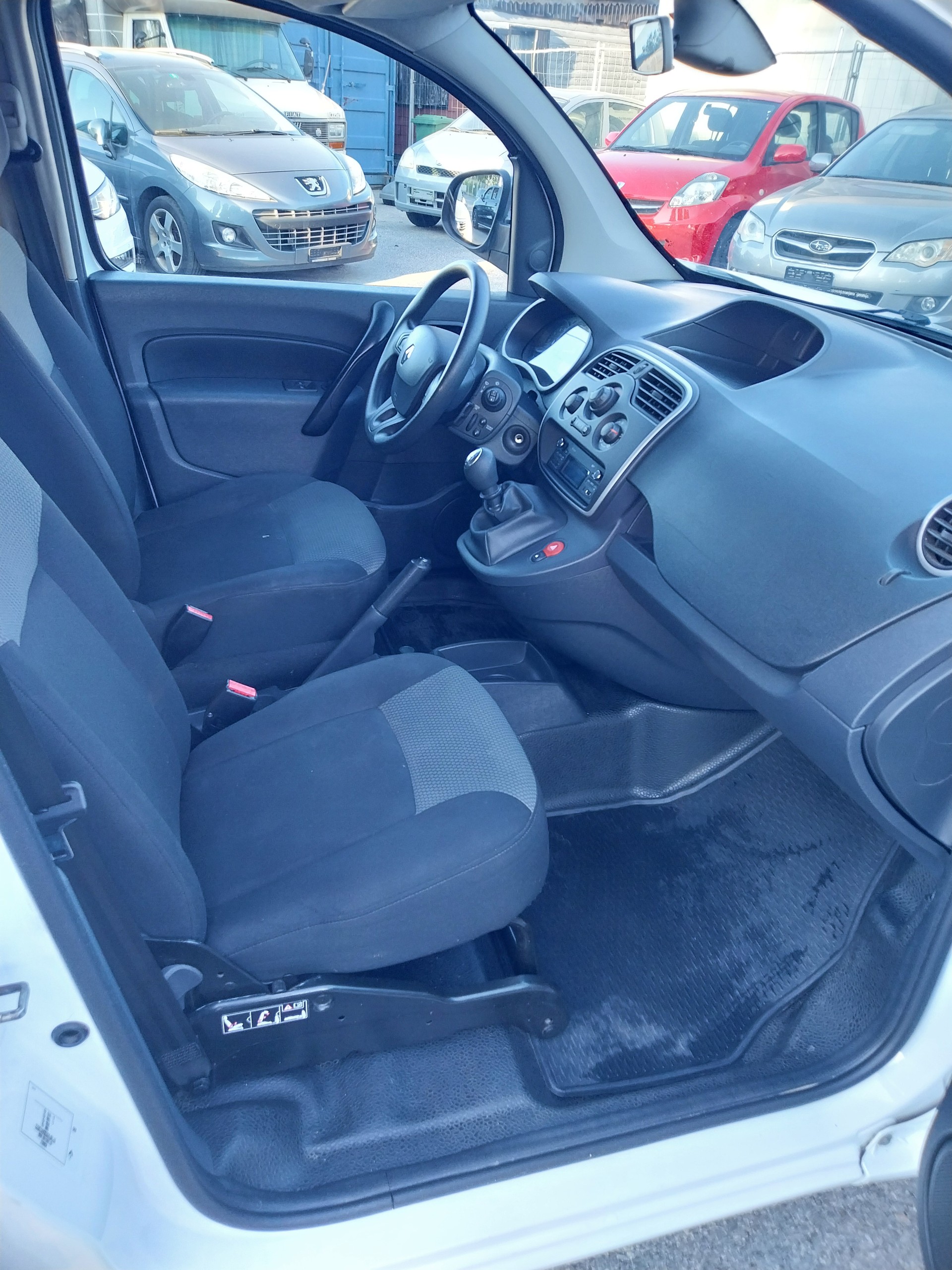RENAULT KANGOO-image-8