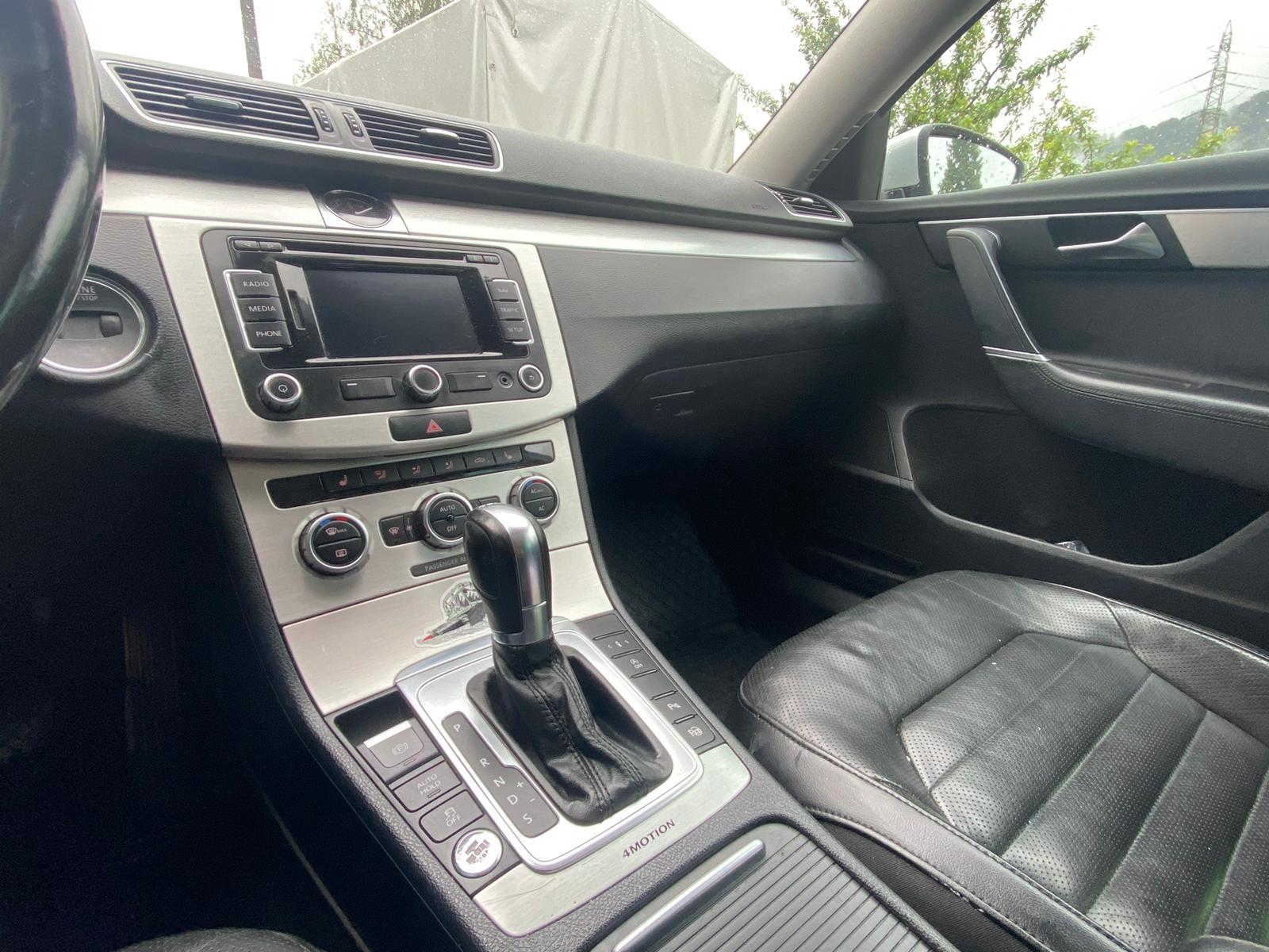 VW Passat Variant 2.0 TDI BMT Highline 4MDSG-image-9