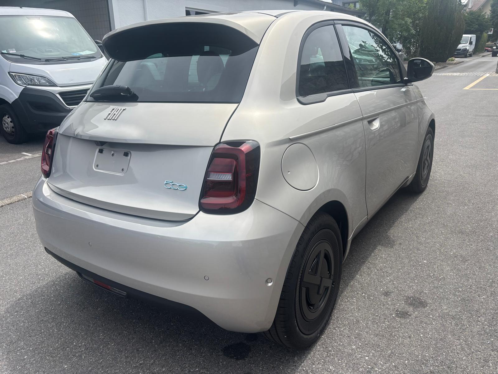 FIAT 500 electric 87 kW Armani-image-4