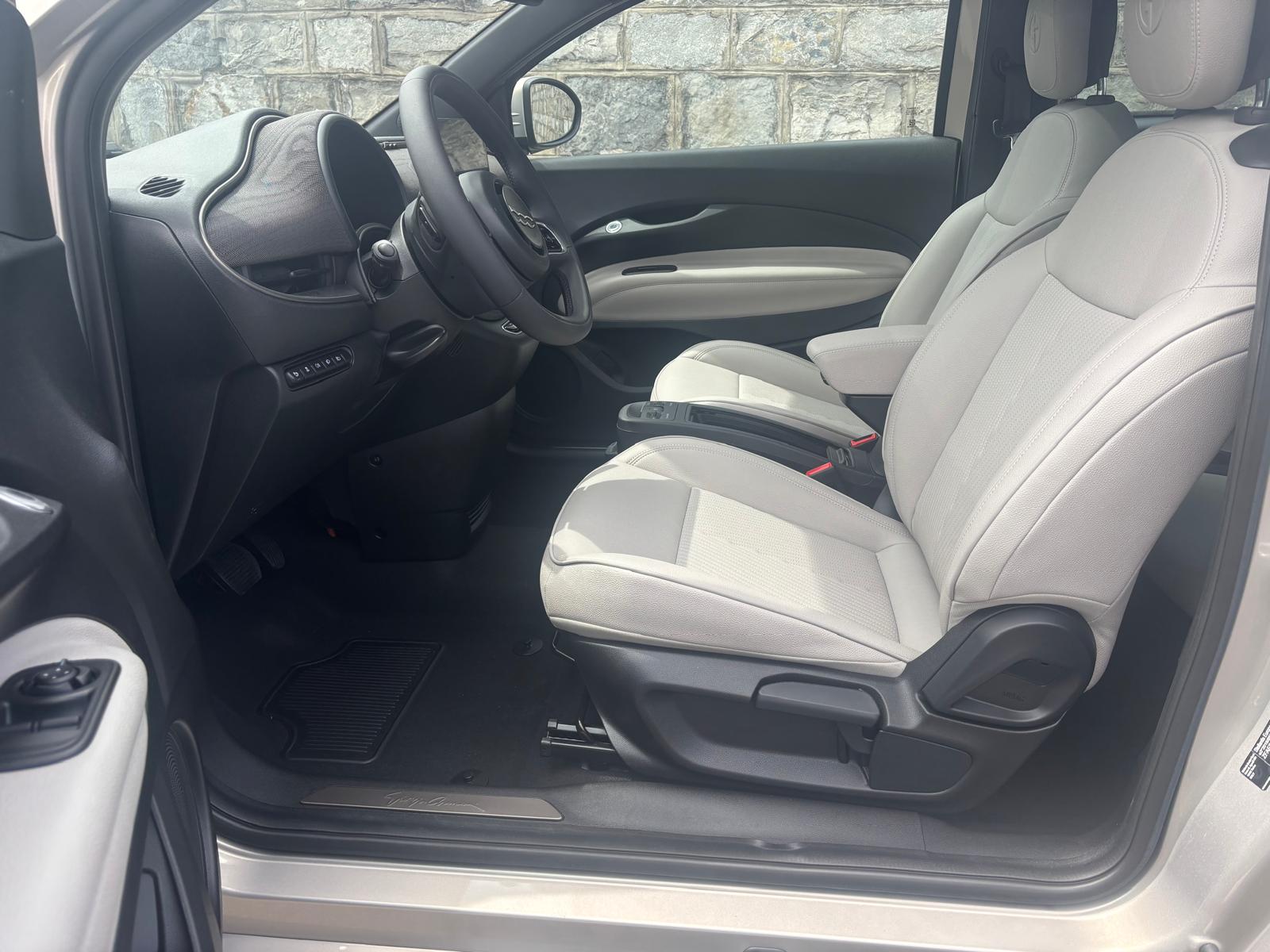 FIAT 500 electric 87 kW Armani-image-5
