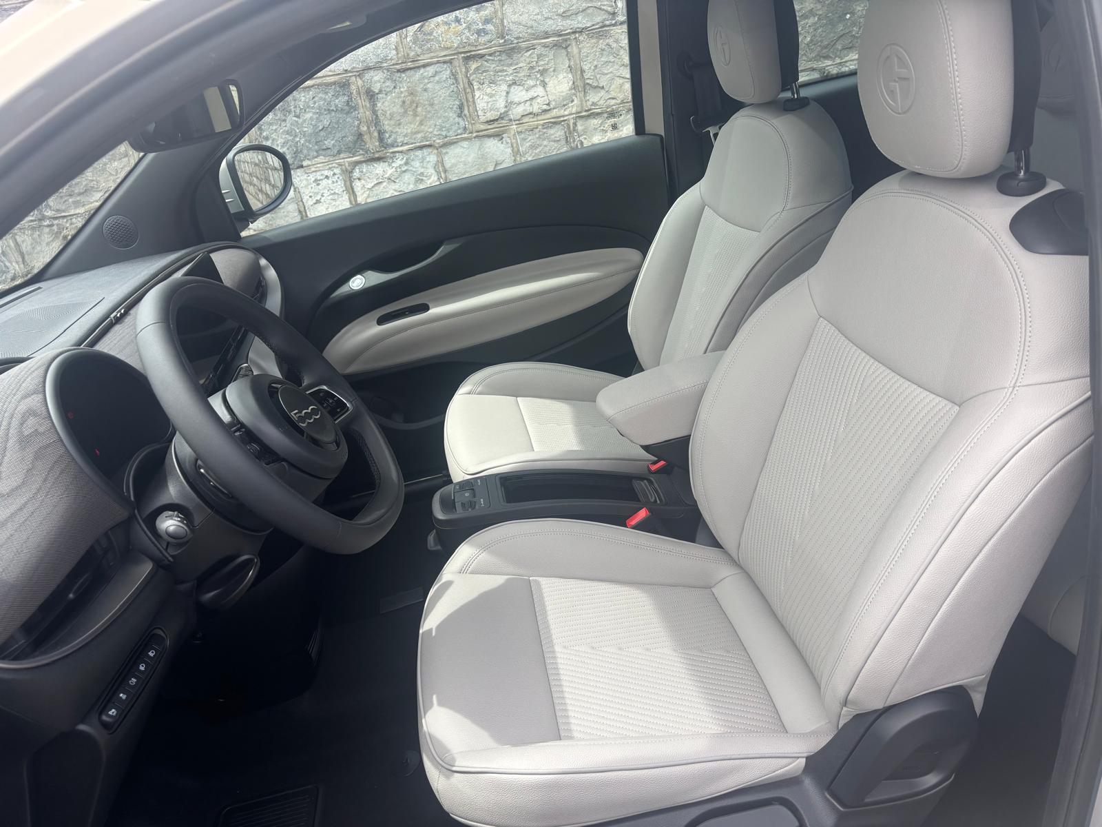 FIAT 500 electric 87 kW Armani-image-7