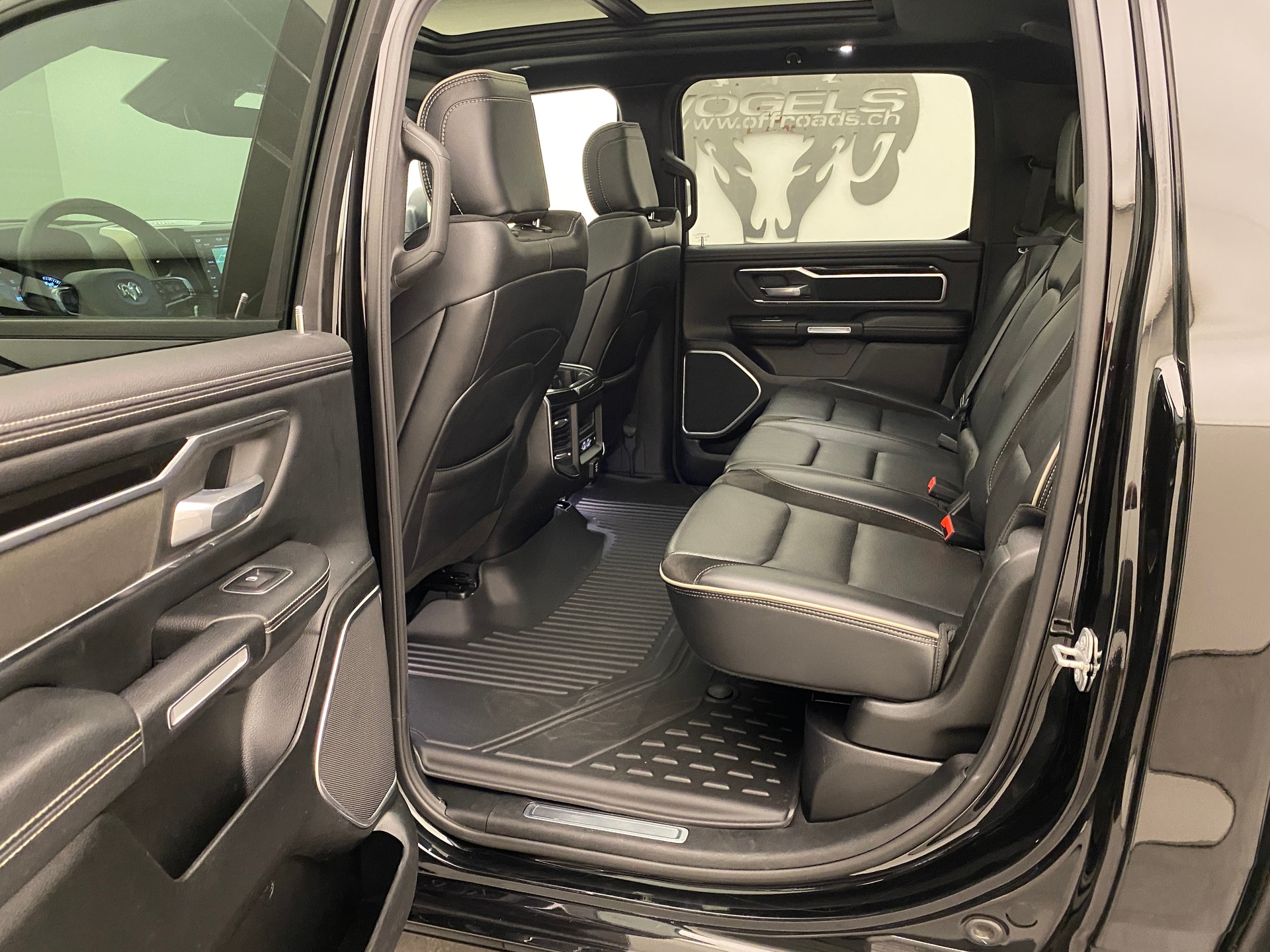 DODGE Ram 1500 V8 5.7 Laramie sport Crew Cab-image-14