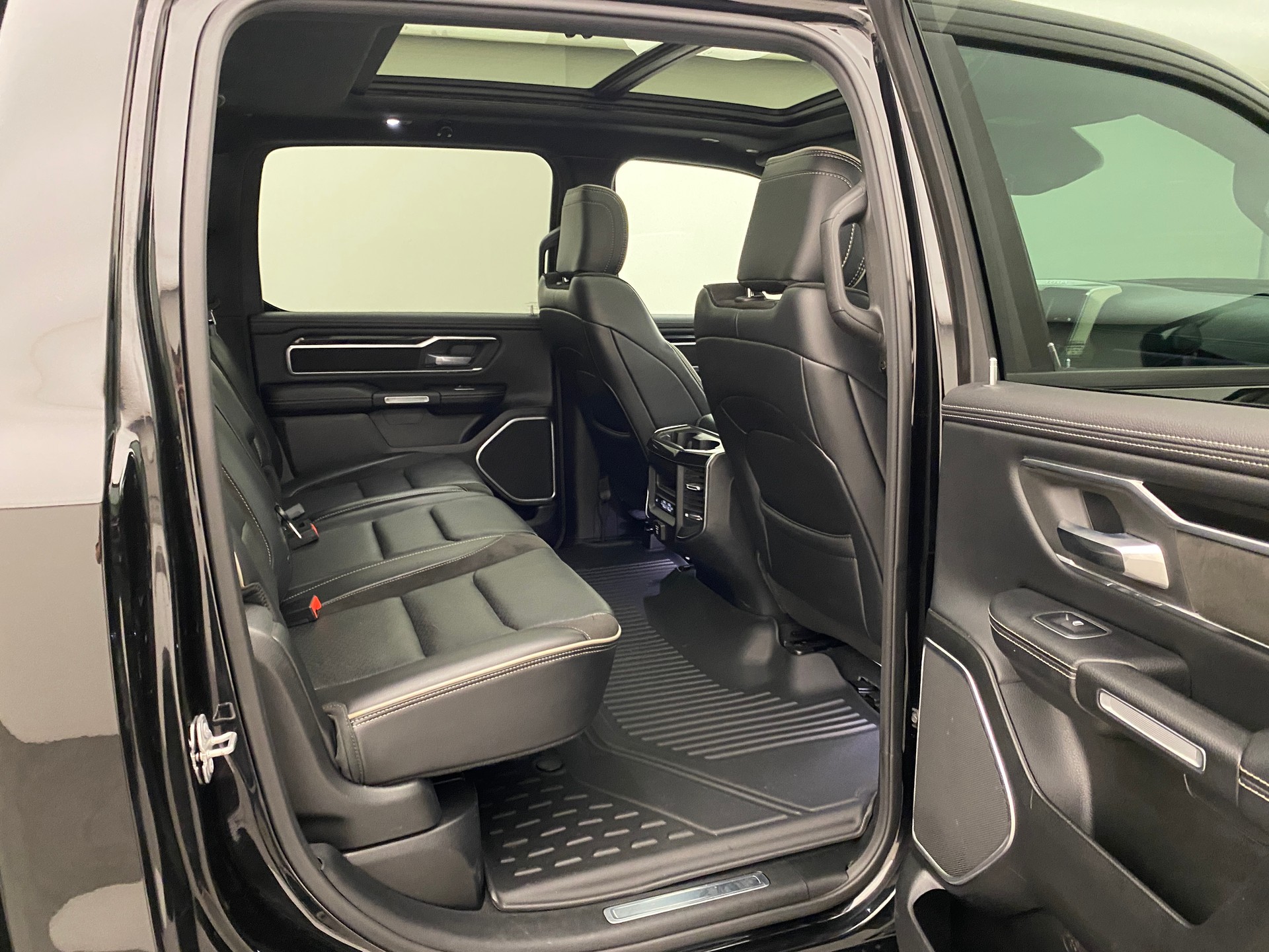 DODGE Ram 1500 V8 5.7 Laramie sport Crew Cab-image-12
