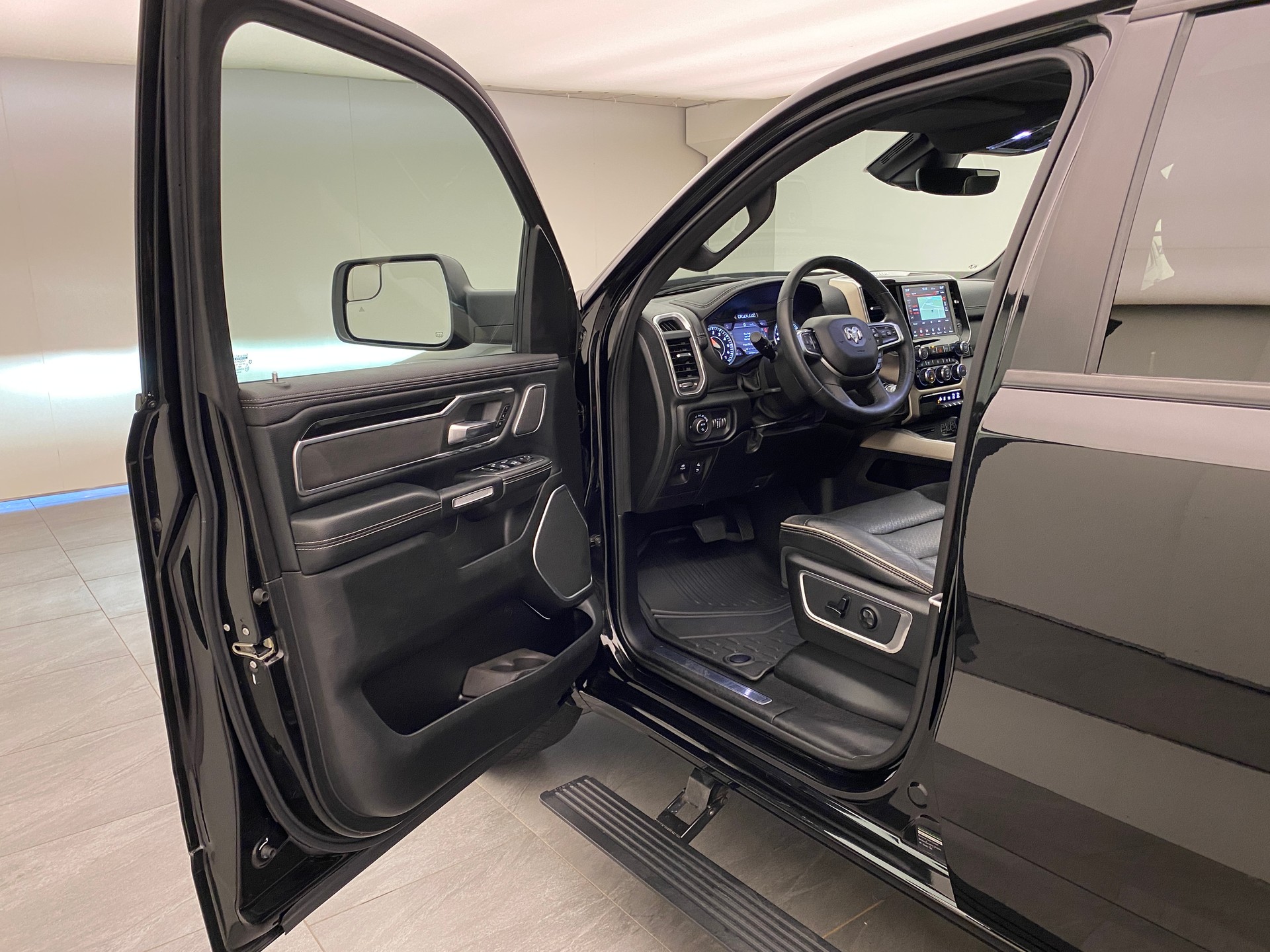 DODGE Ram 1500 V8 5.7 Laramie sport Crew Cab-image-10