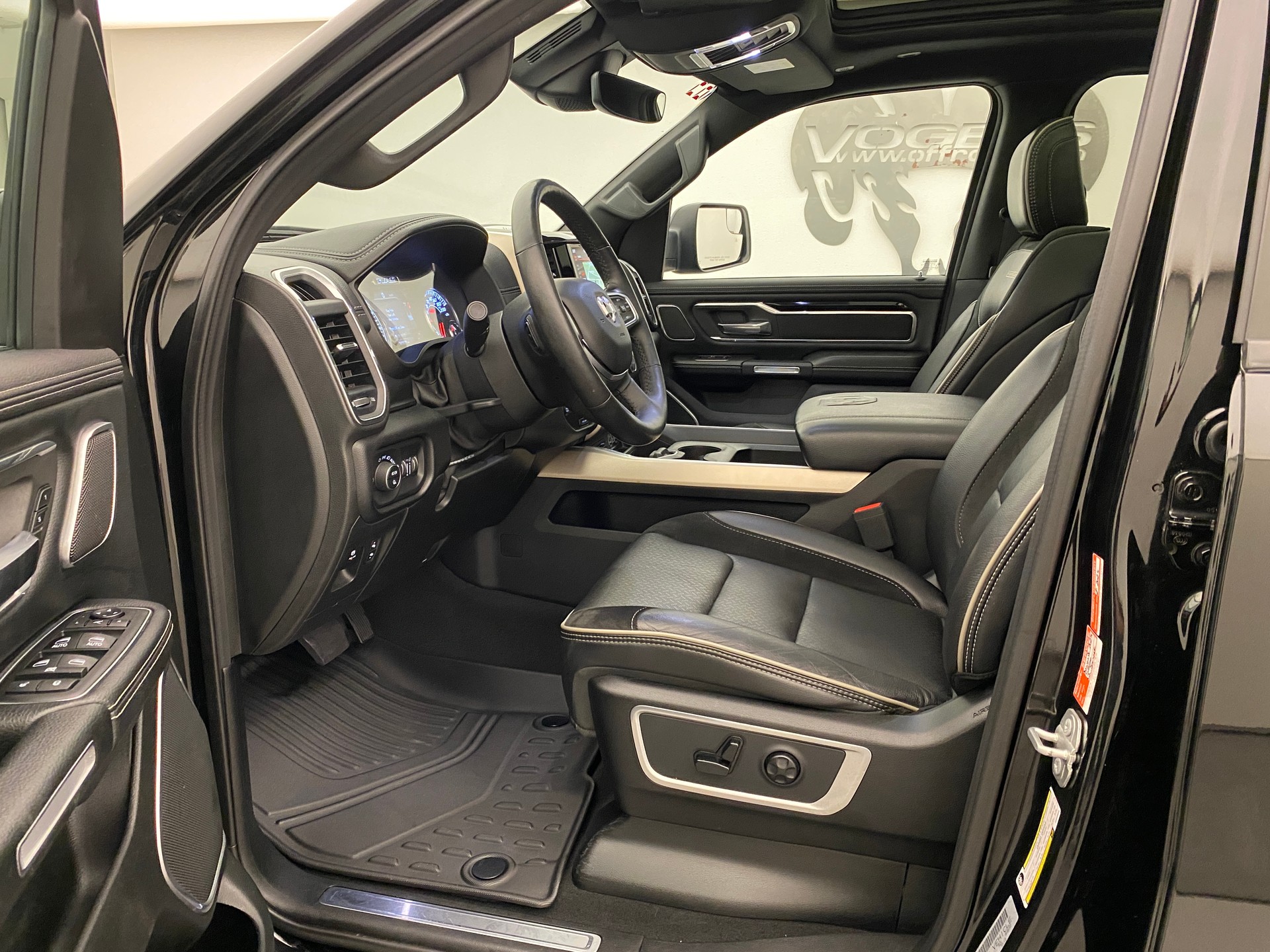 DODGE Ram 1500 V8 5.7 Laramie sport Crew Cab-image-9